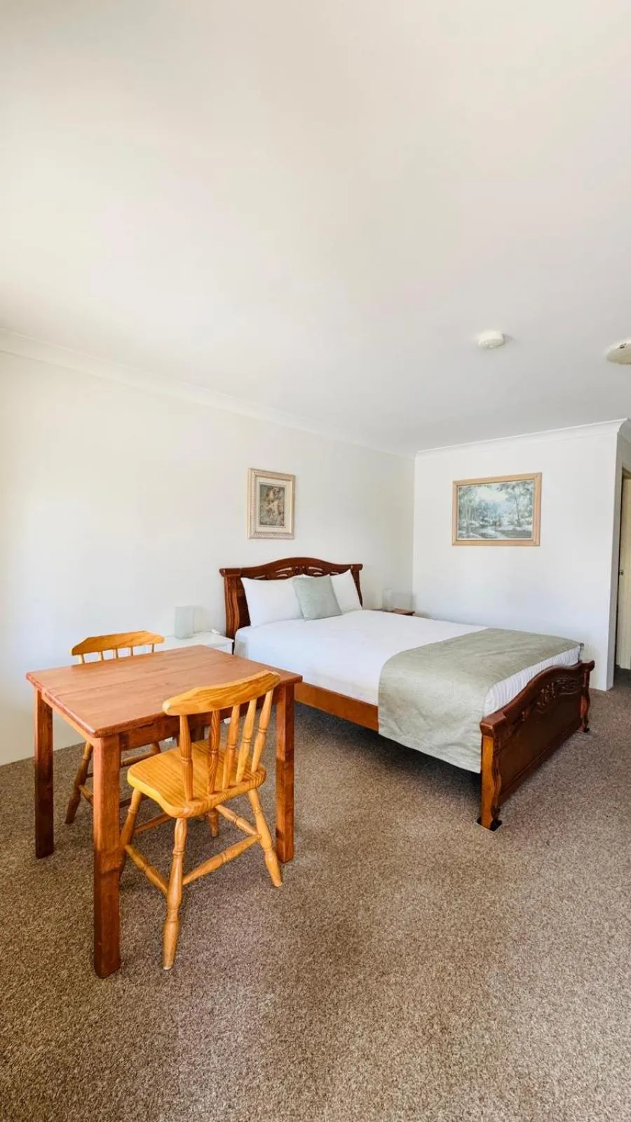 Bed in Marulan Motor Inn
