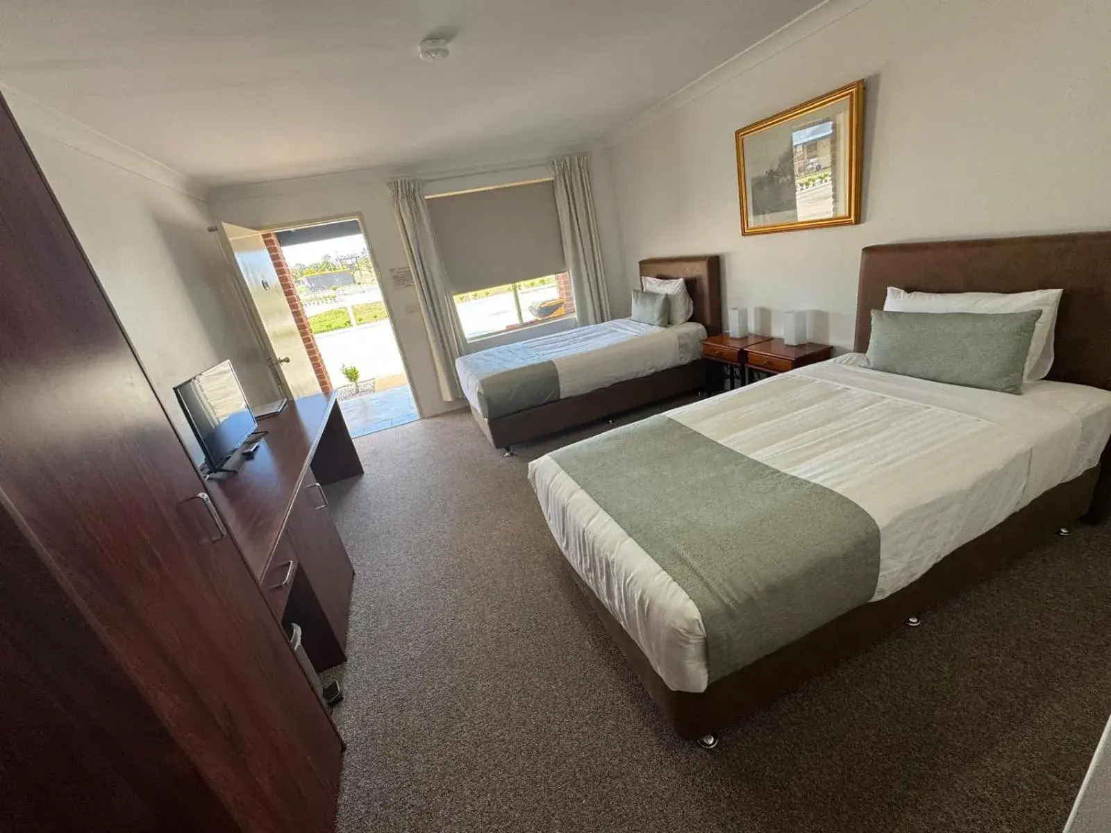 Deluxe Twin Room in Marulan Motor Inn Deluxe Twin Room in Marulan Motor Inn