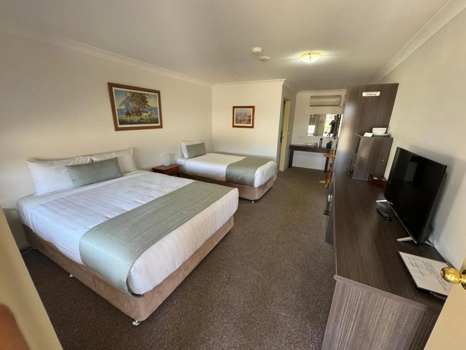 Bed in Marulan Motor Inn