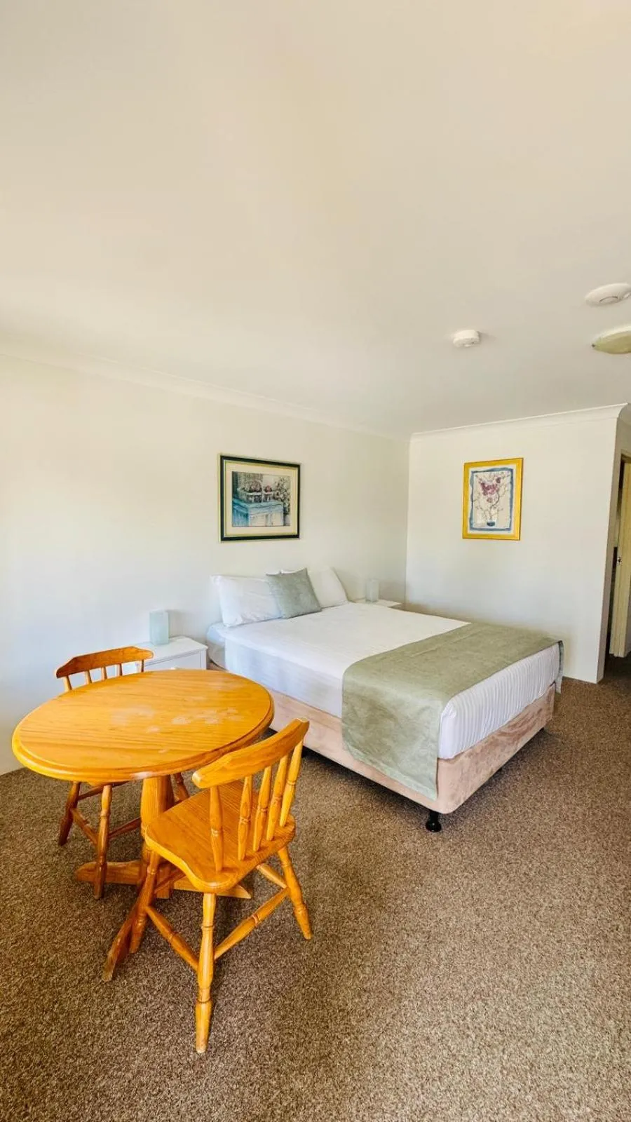 Bed in Marulan Motor Inn
