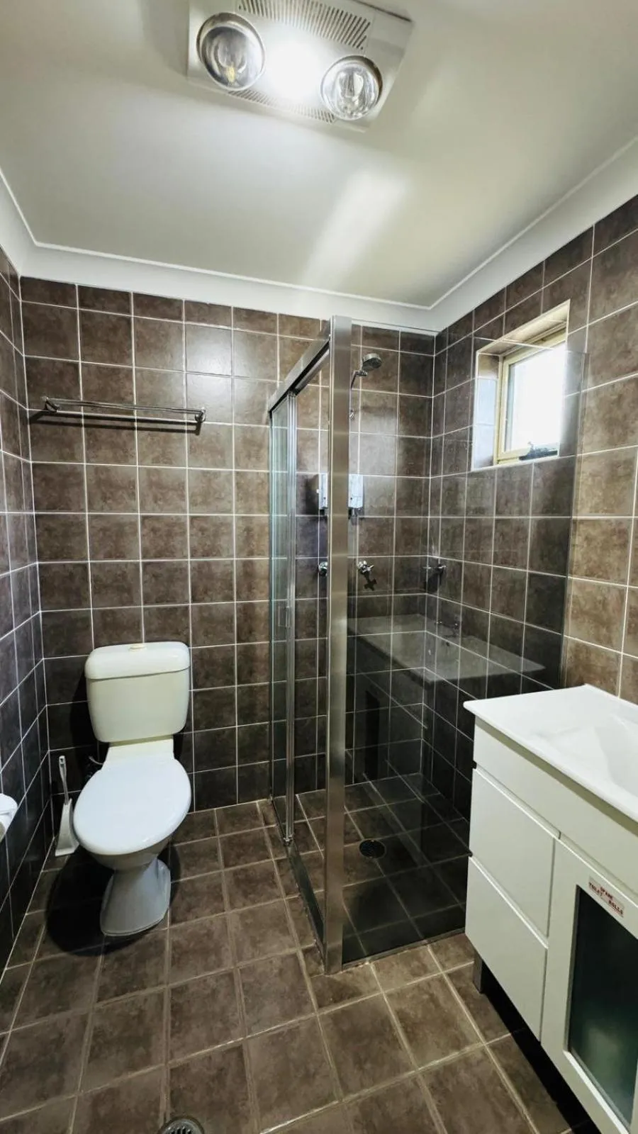 Shower in Marulan Motor Inn