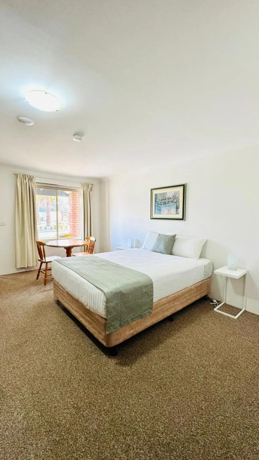 Bed in Marulan Motor Inn