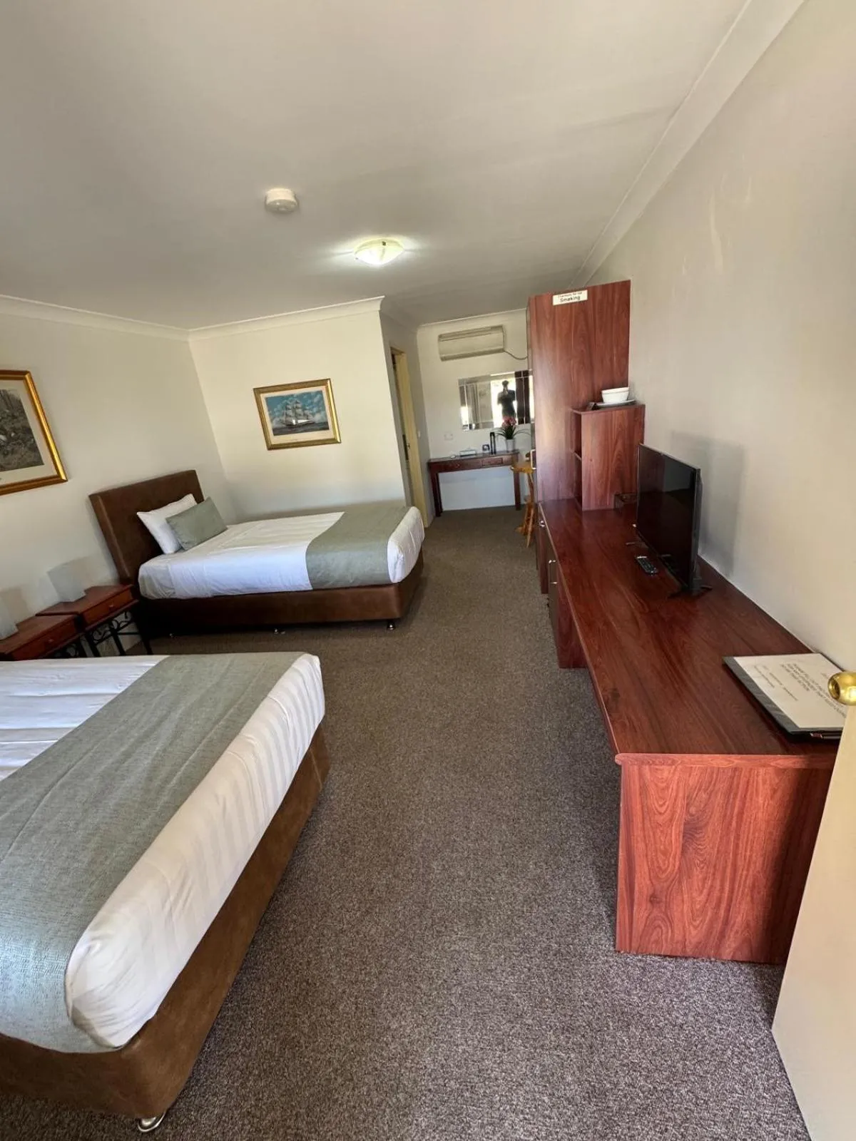 Bed in Marulan Motor Inn