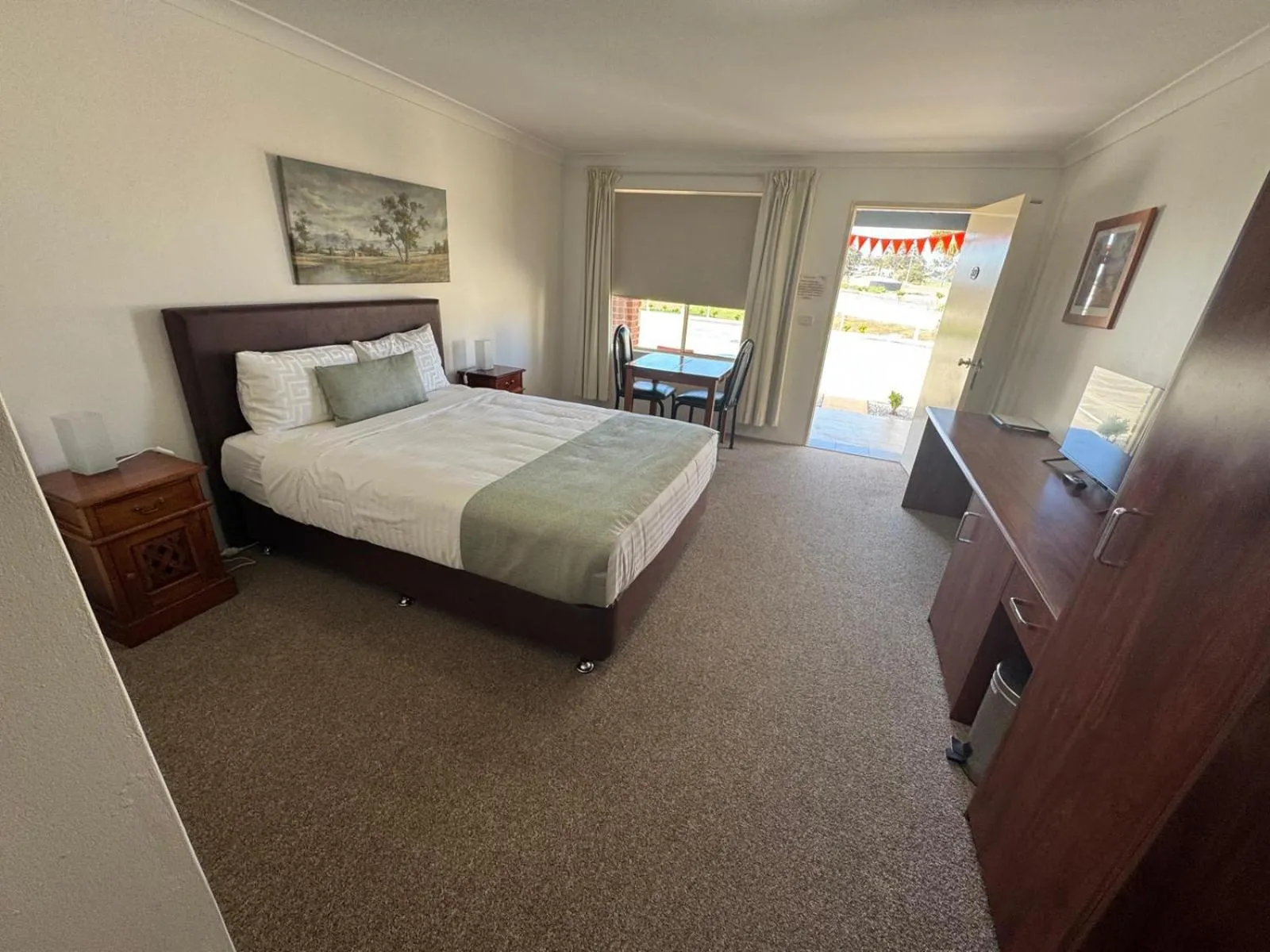 Bed in Marulan Motor Inn