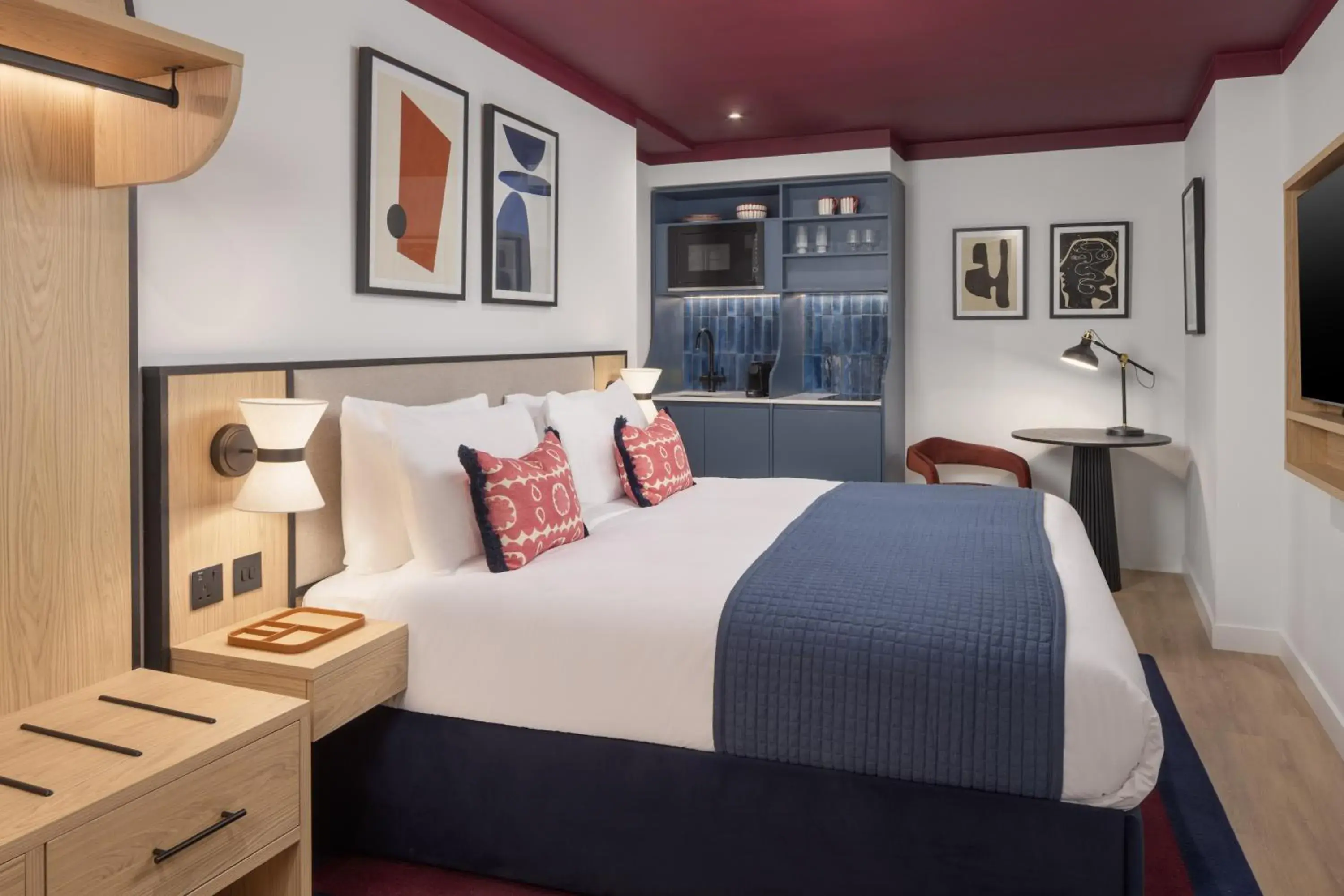 Queen Studio in onefifty fenchurch Queen Studio in onefifty fenchurch