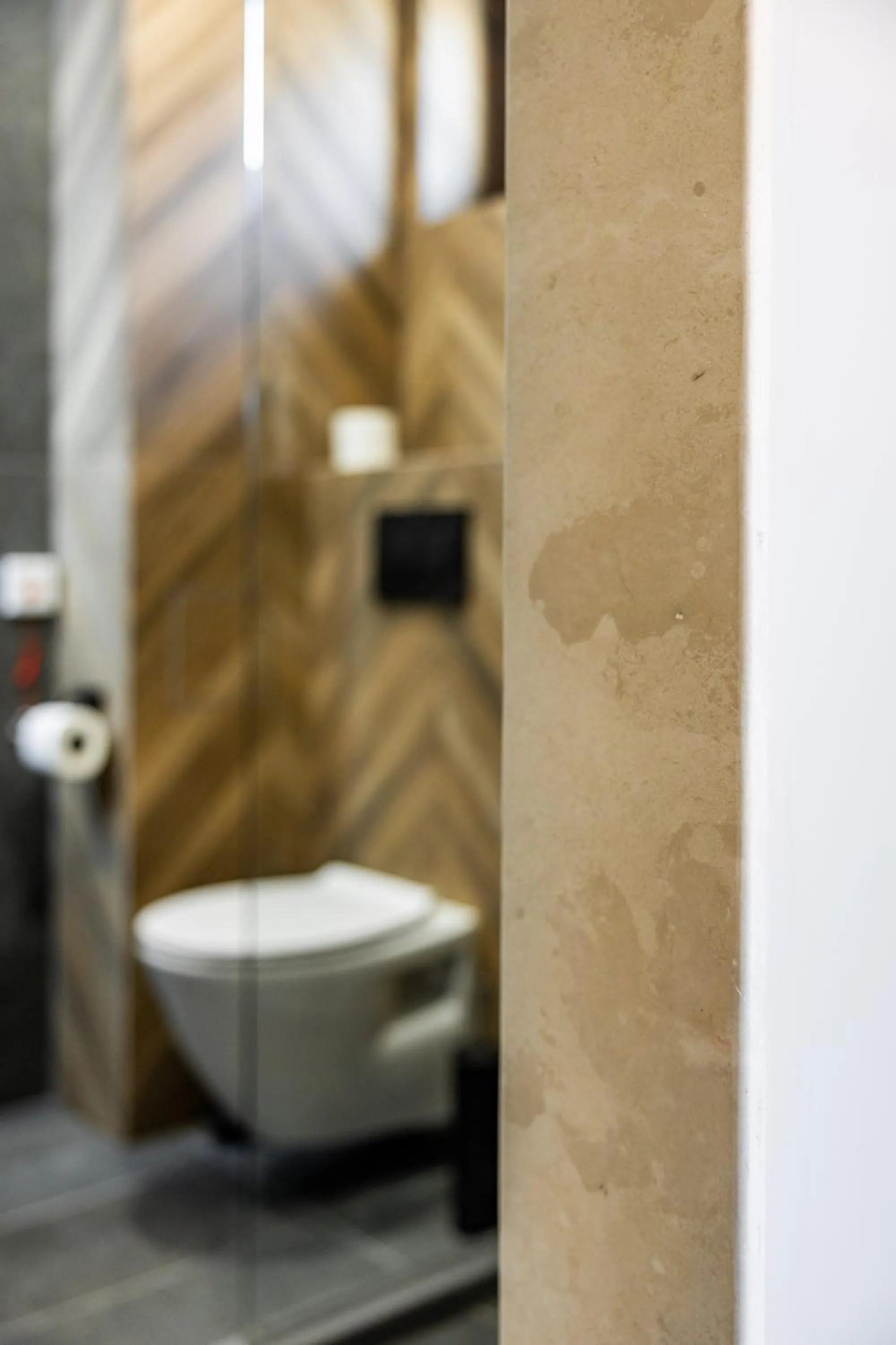 Toilet in Acacia Hotel