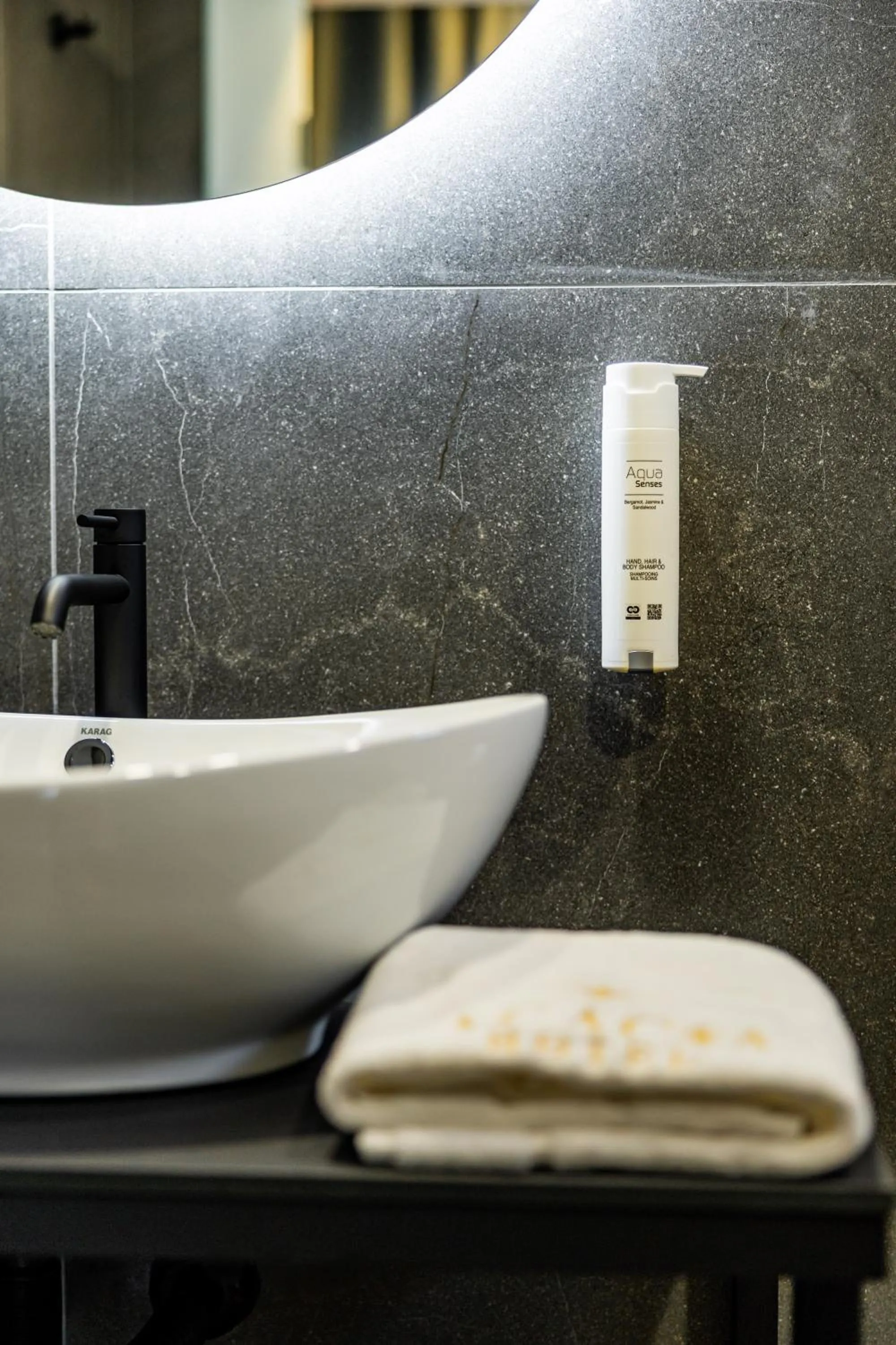 Bathroom in Acacia Hotel