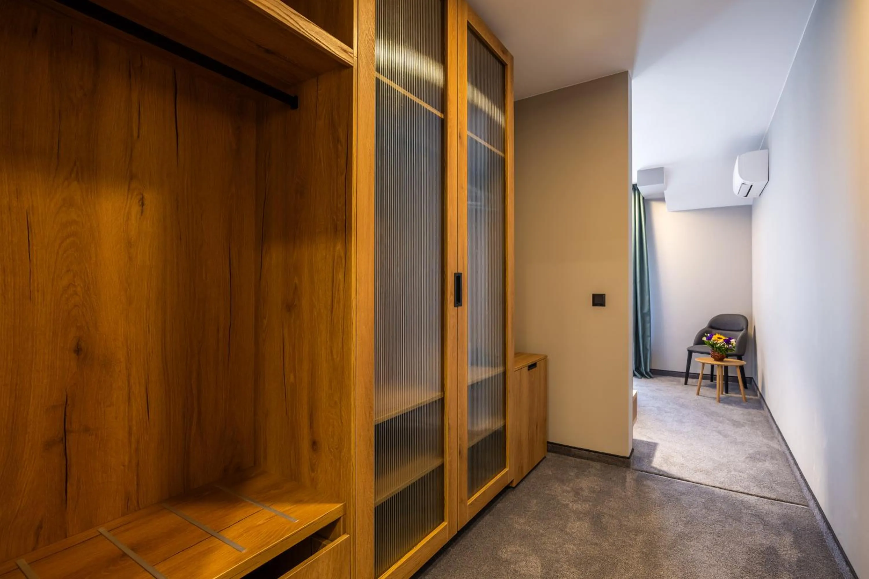 wardrobe in Acacia Hotel