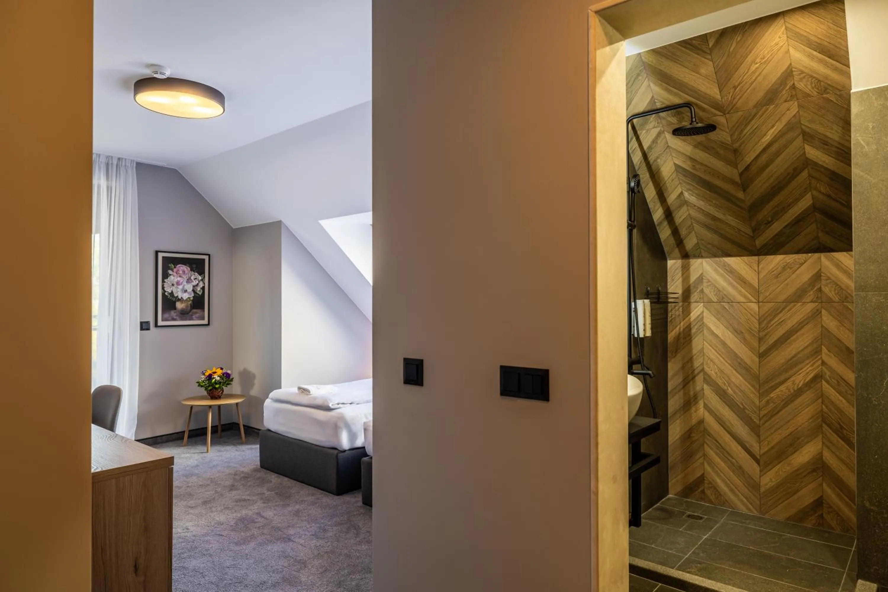 Bathroom, Bed in Acacia Hotel