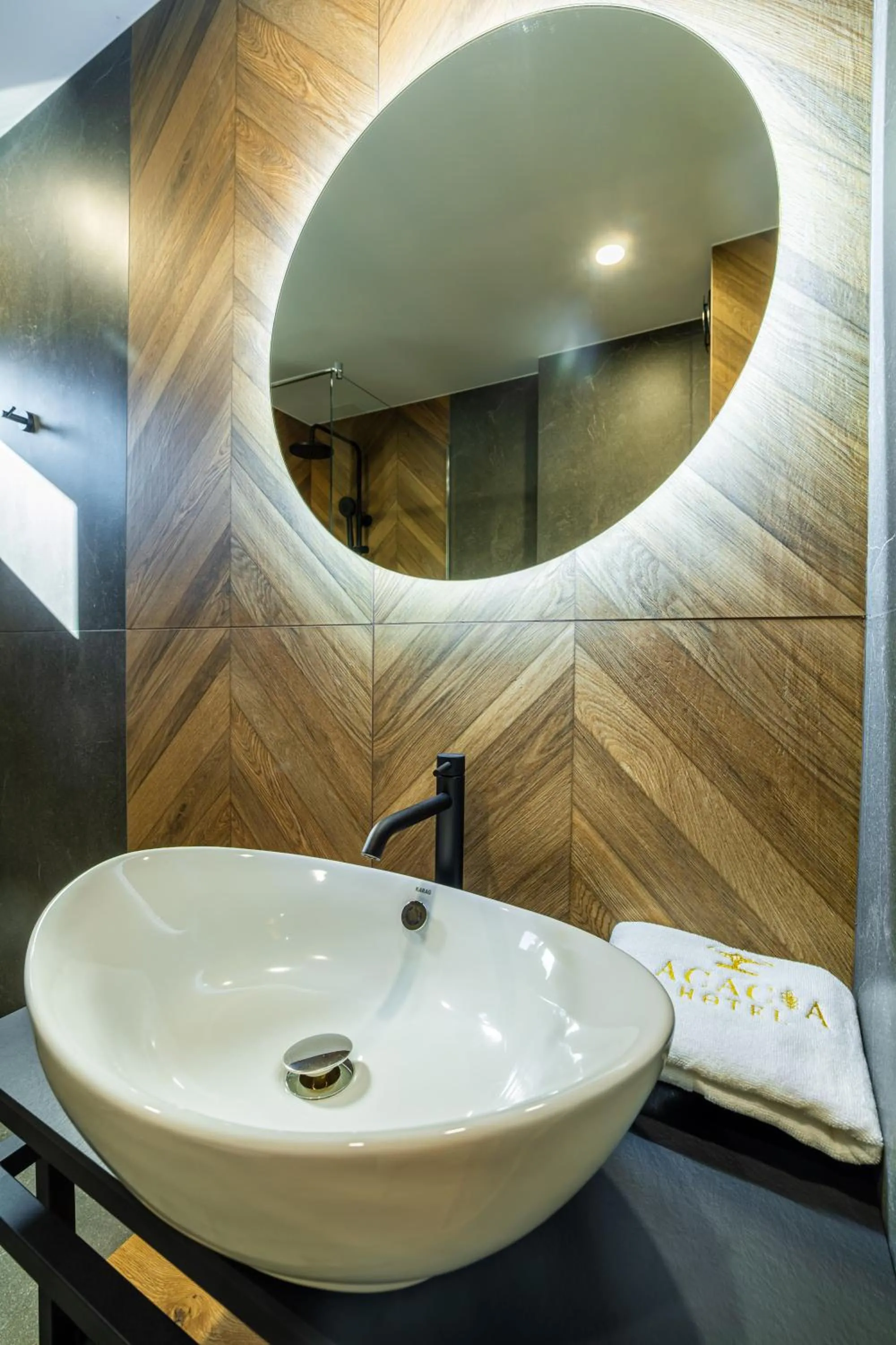Bathroom in Acacia Hotel