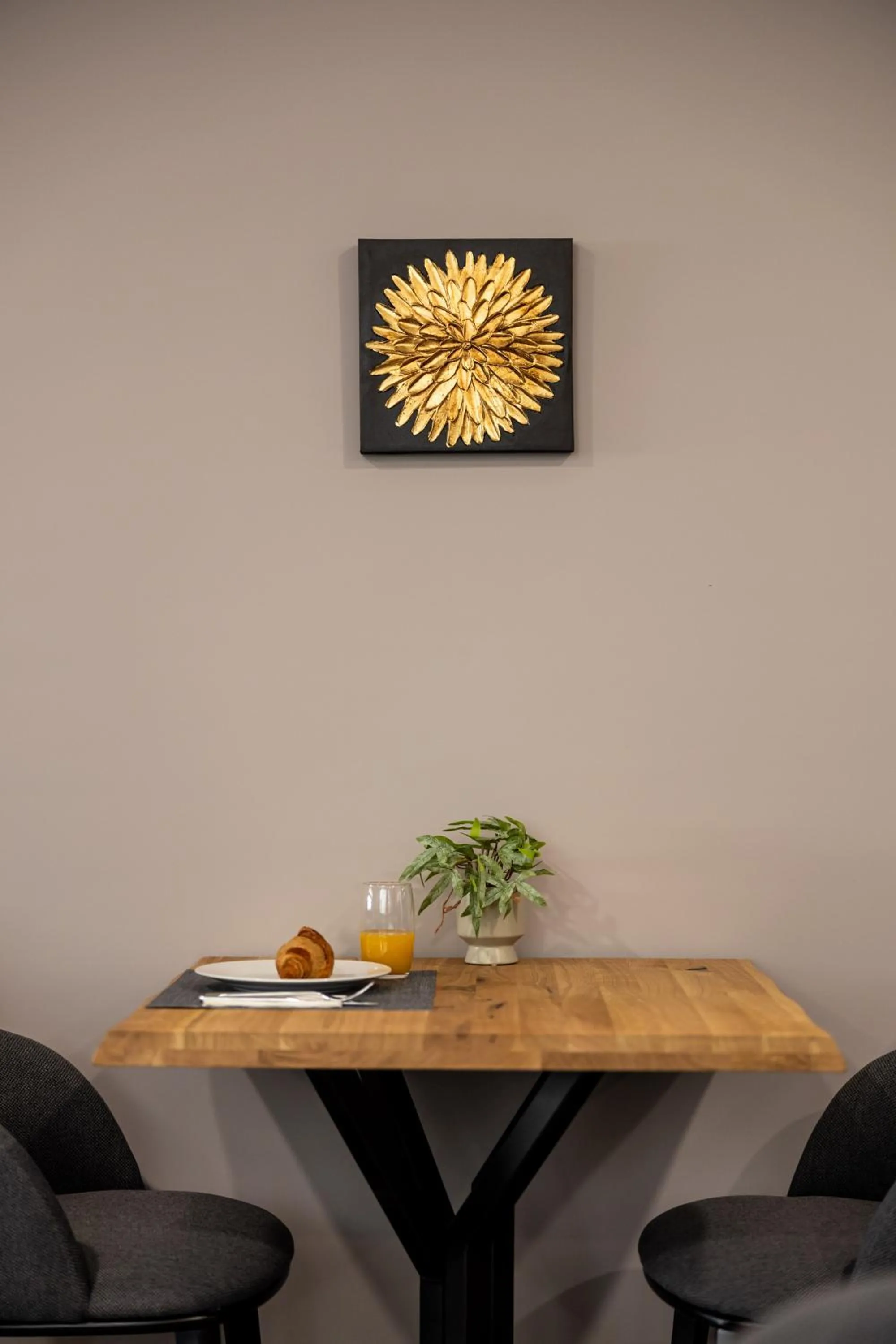 Dining area in Acacia Hotel