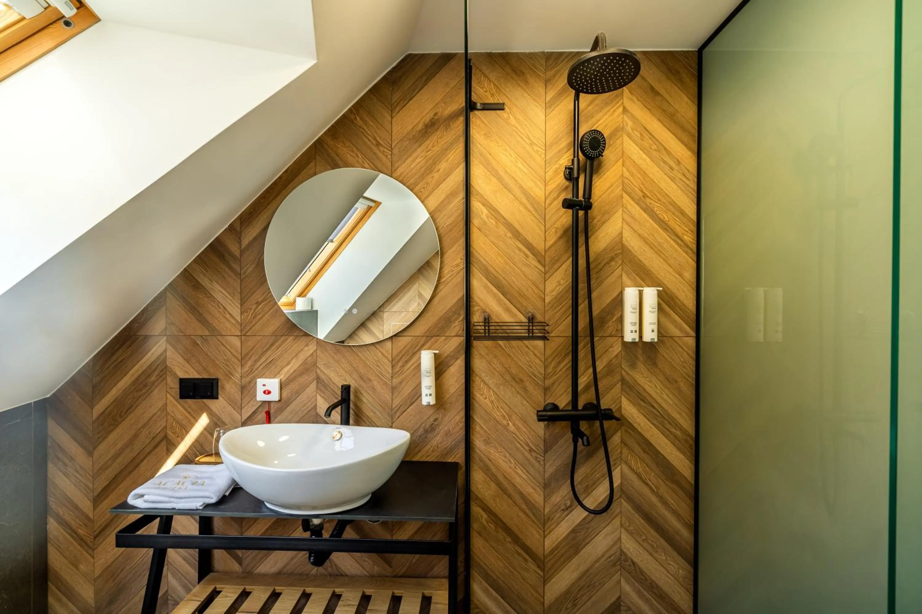 Bathroom in Acacia Hotel