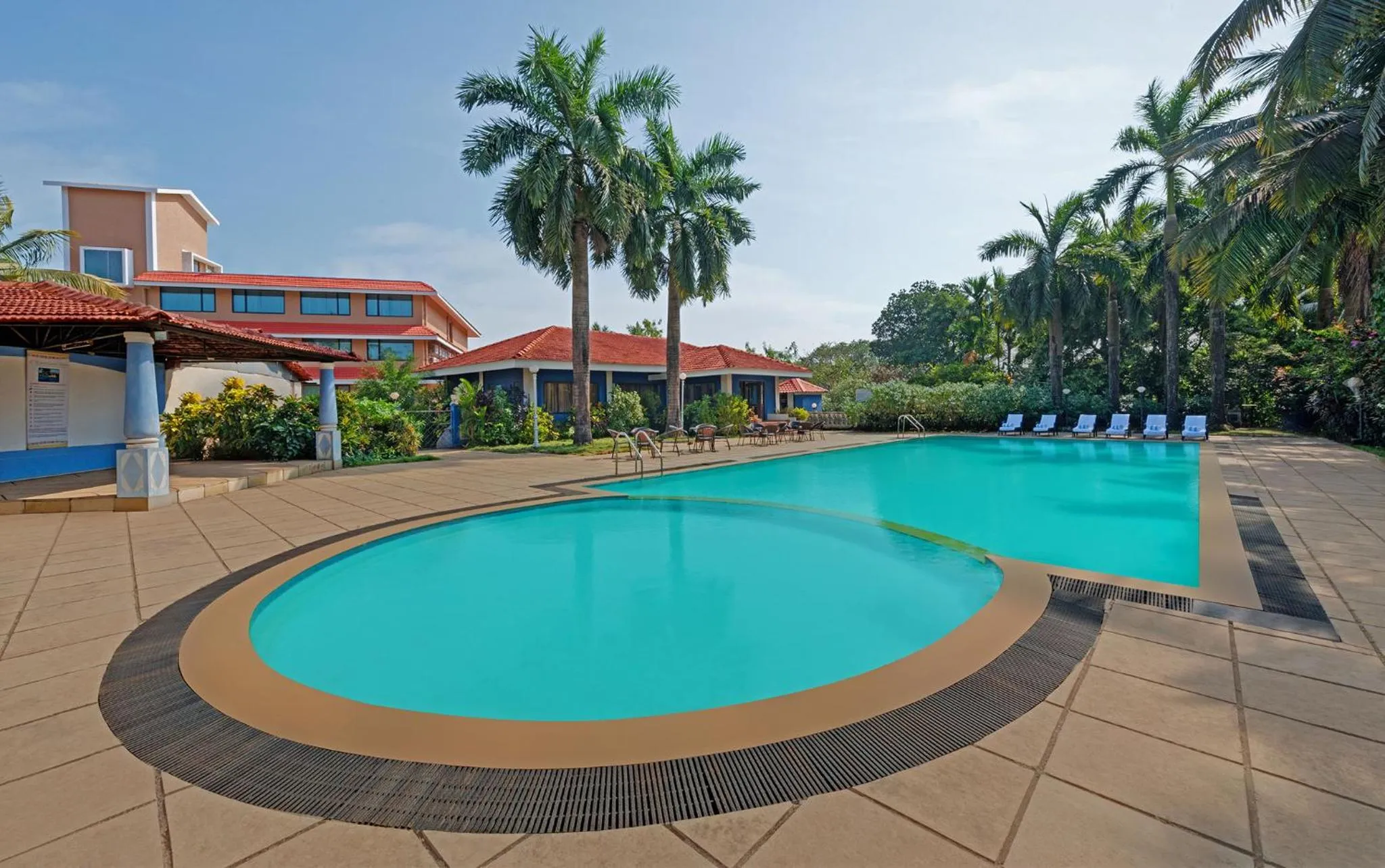 Swimming pool in The Fern Kesarval Hotel & Spa, Verna Plateau - Goa