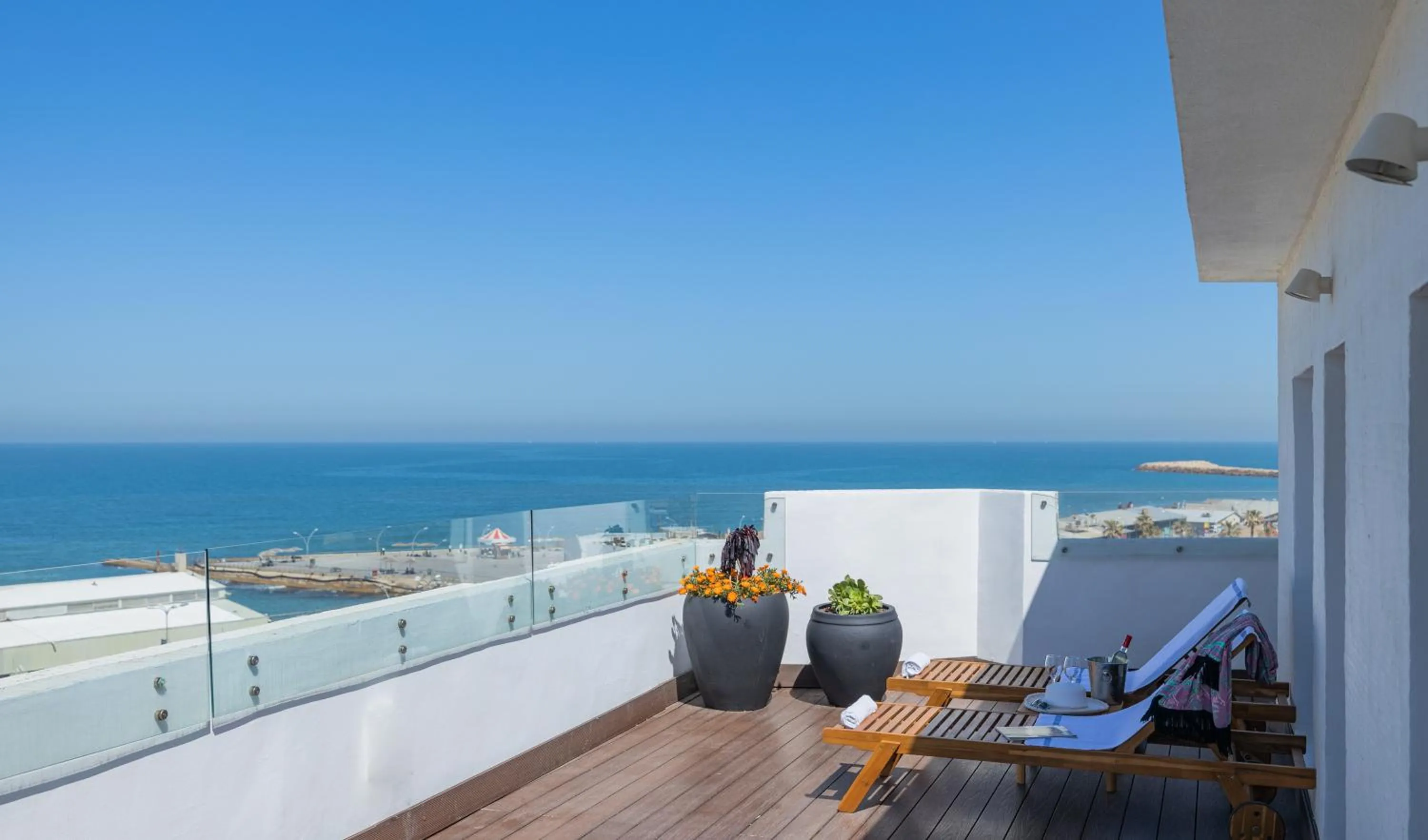 Day in PLAY Seaport Suite Hotel TLV