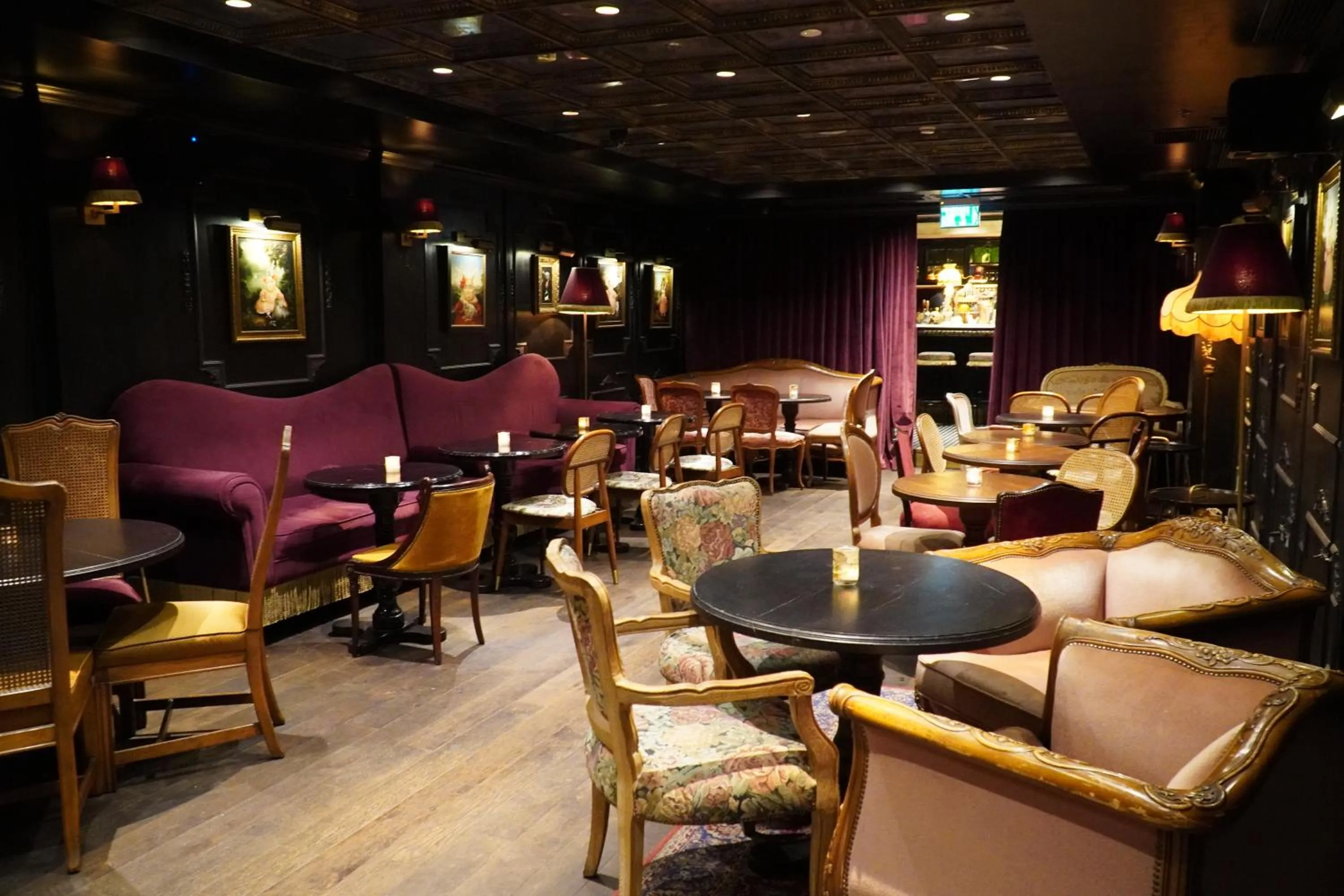 Restaurant/places to eat in PLAY Seaport Suite Hotel TLV