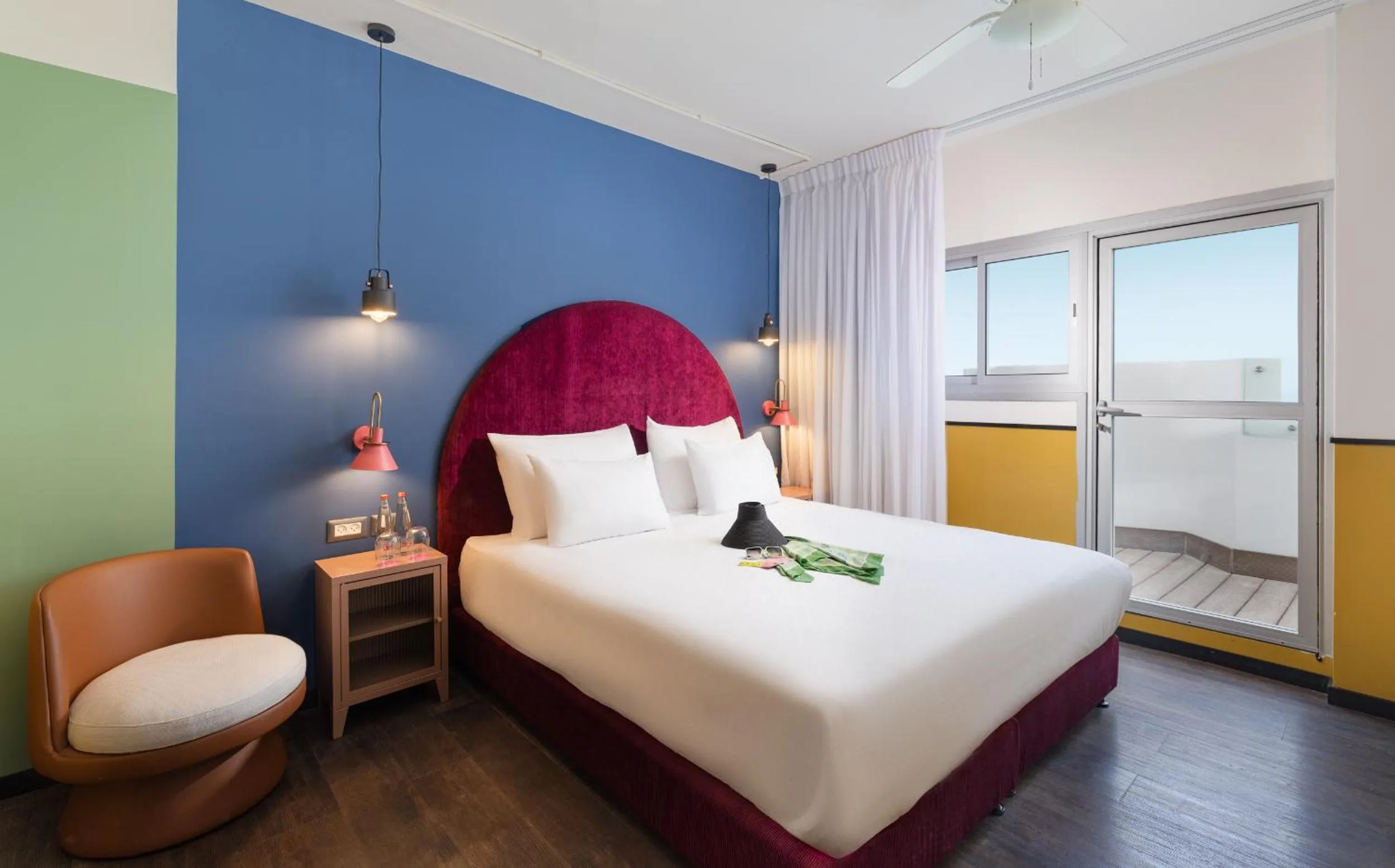 Bed in PLAY Seaport Suite Hotel TLV