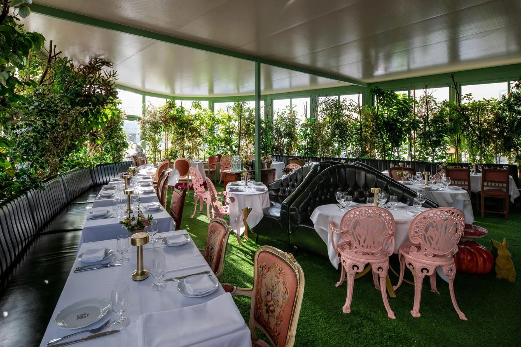 Restaurant/places to eat in PLAY Seaport Suite Hotel TLV