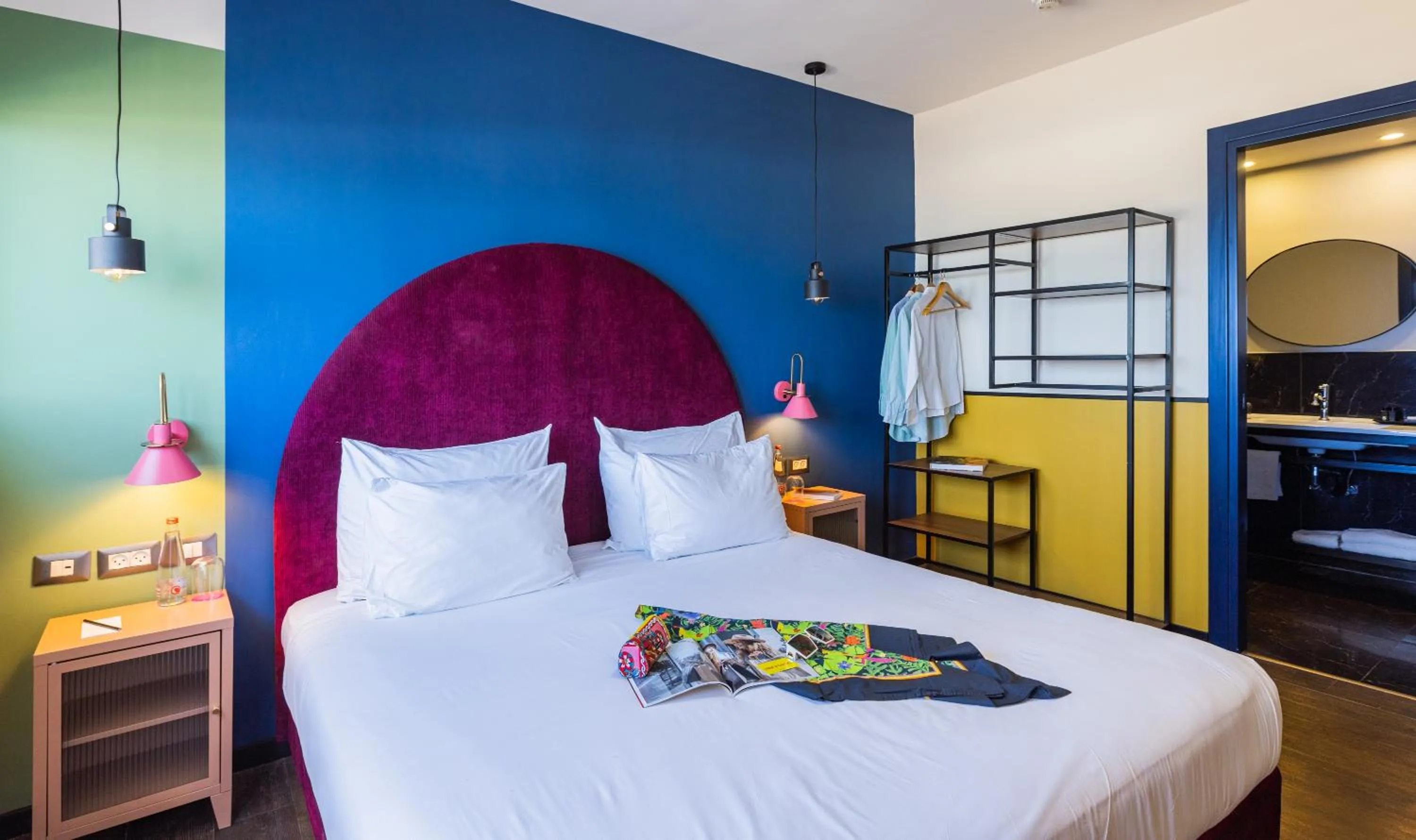 Bed in PLAY Seaport Suite Hotel TLV