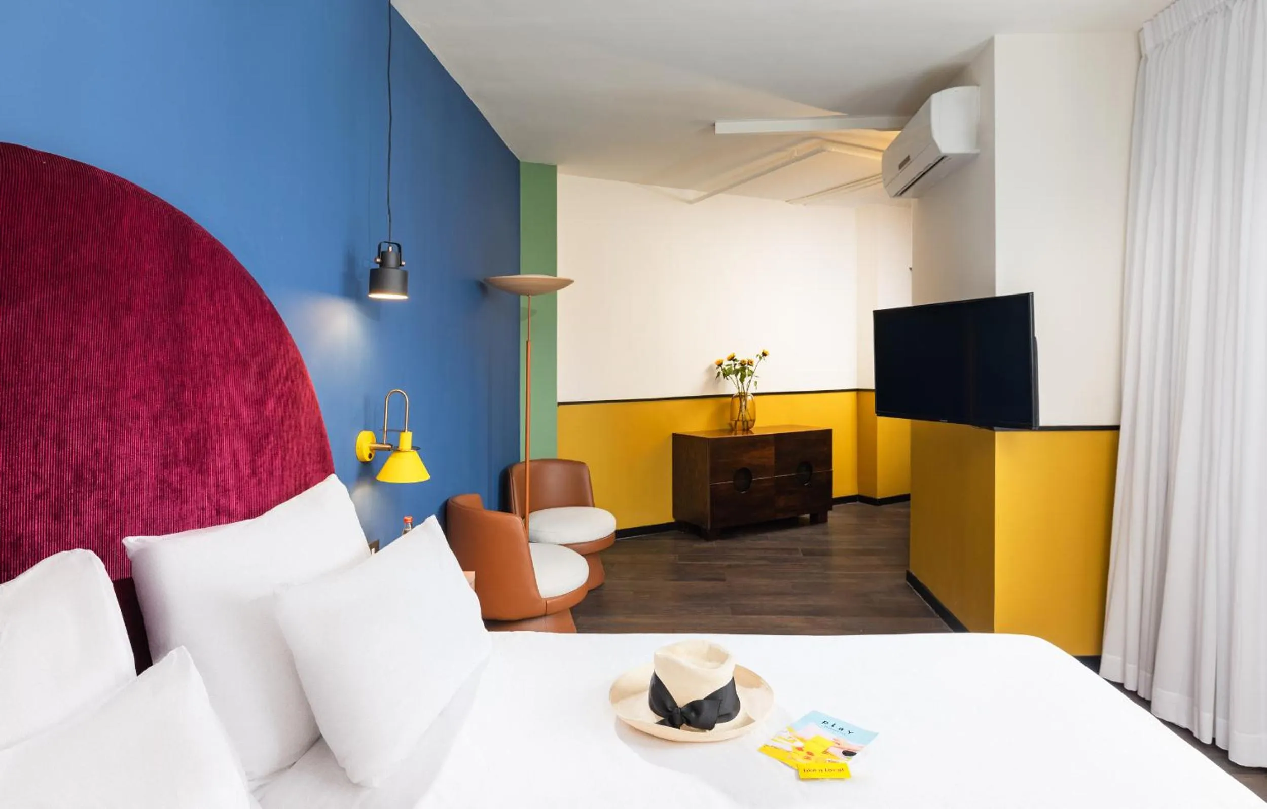 Bed in PLAY Seaport Suite Hotel TLV