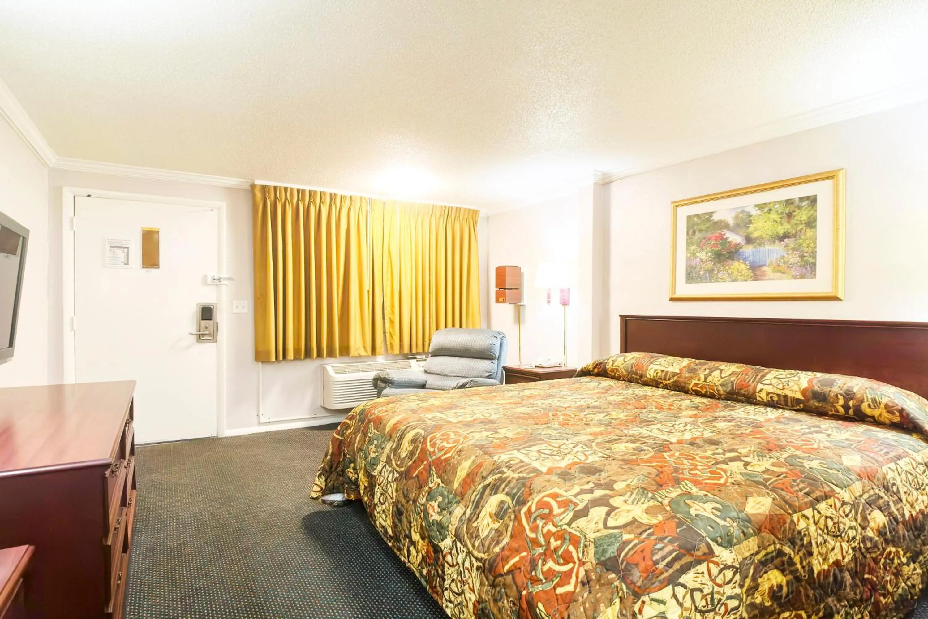 Bedroom, Bed in Hotel O Haven Inn Huntsville AL US 72