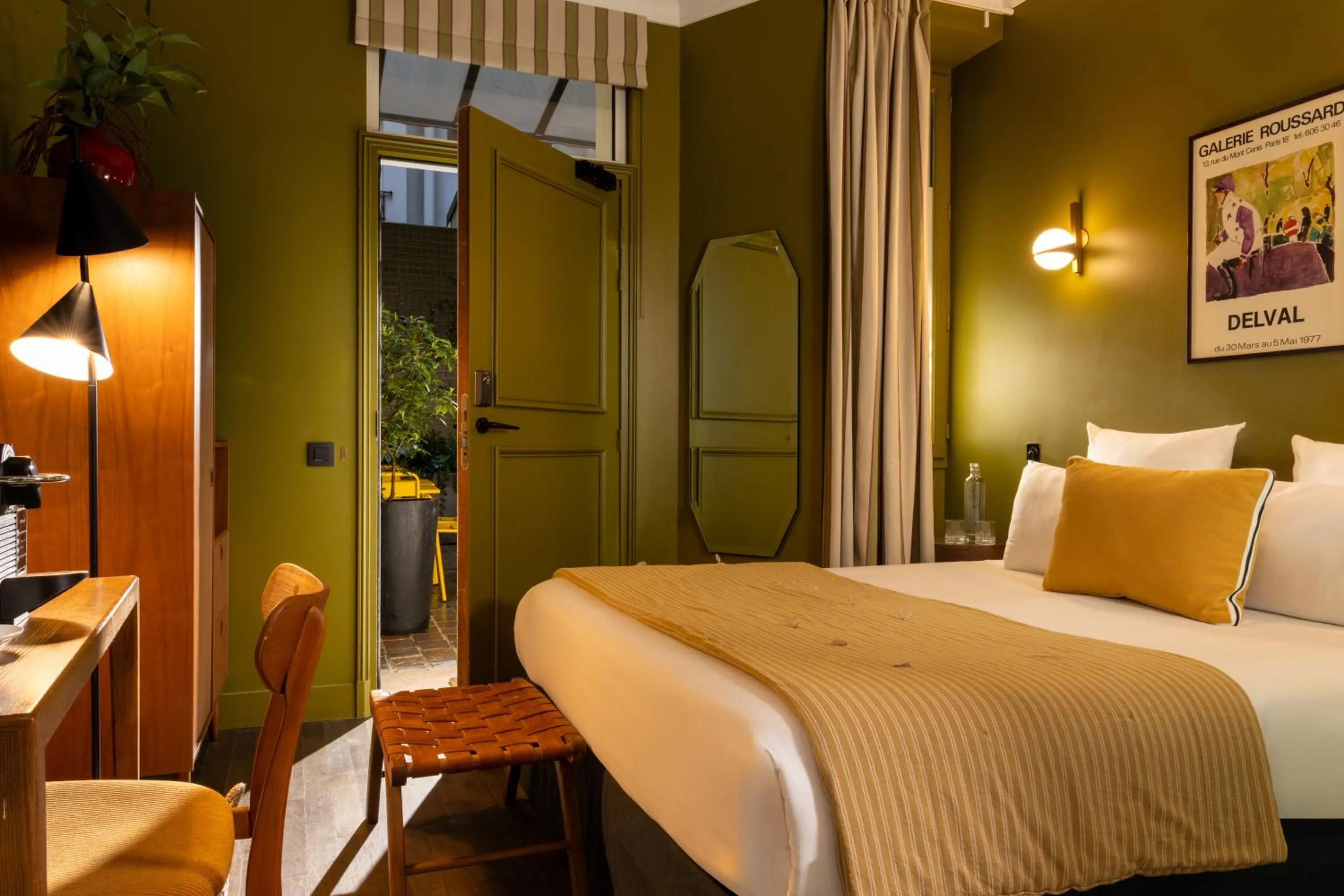 Bedroom, Bed in COQ Hotel Paris