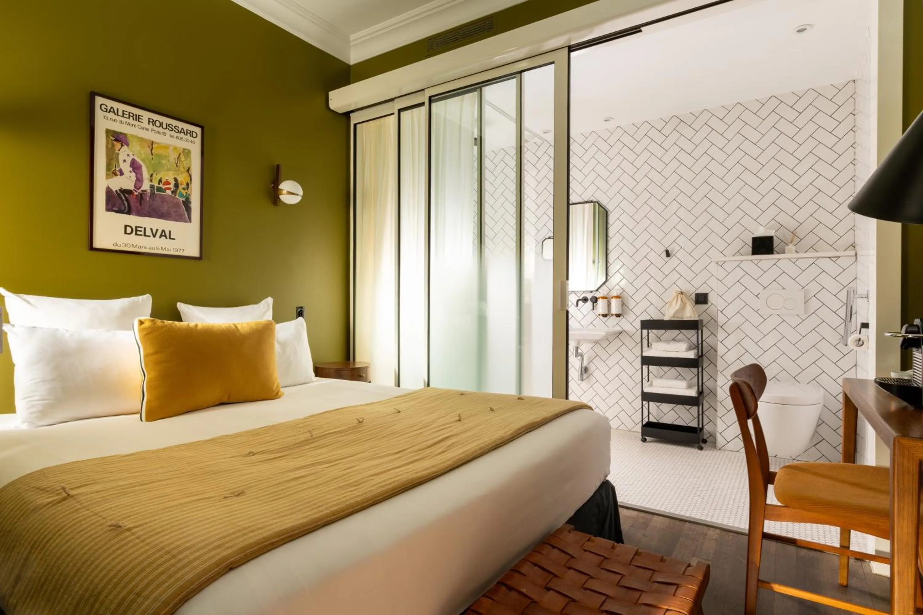 Bathroom, Bed in COQ Hotel Paris