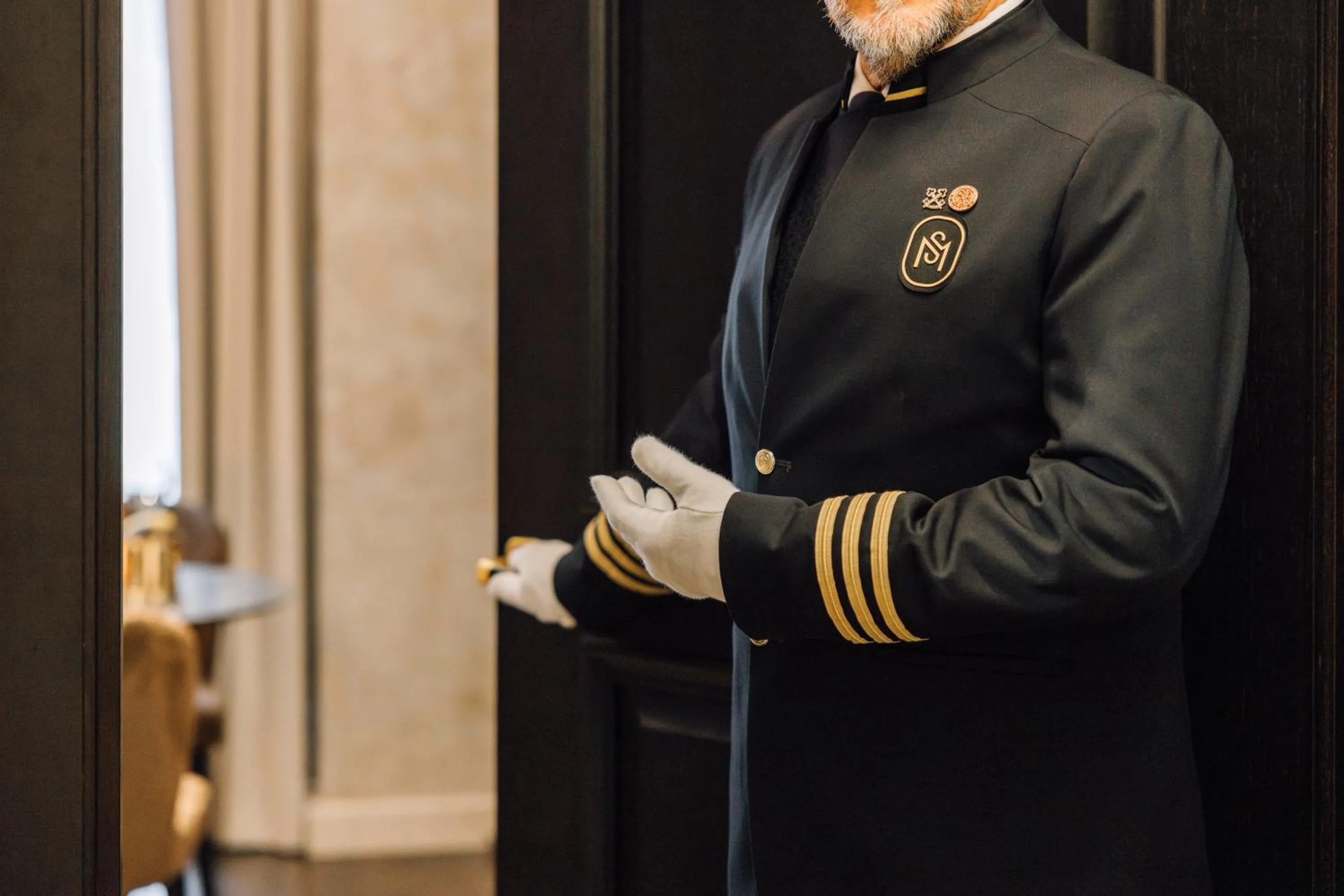 concierge in MYTHIC SANA Downtown Suites