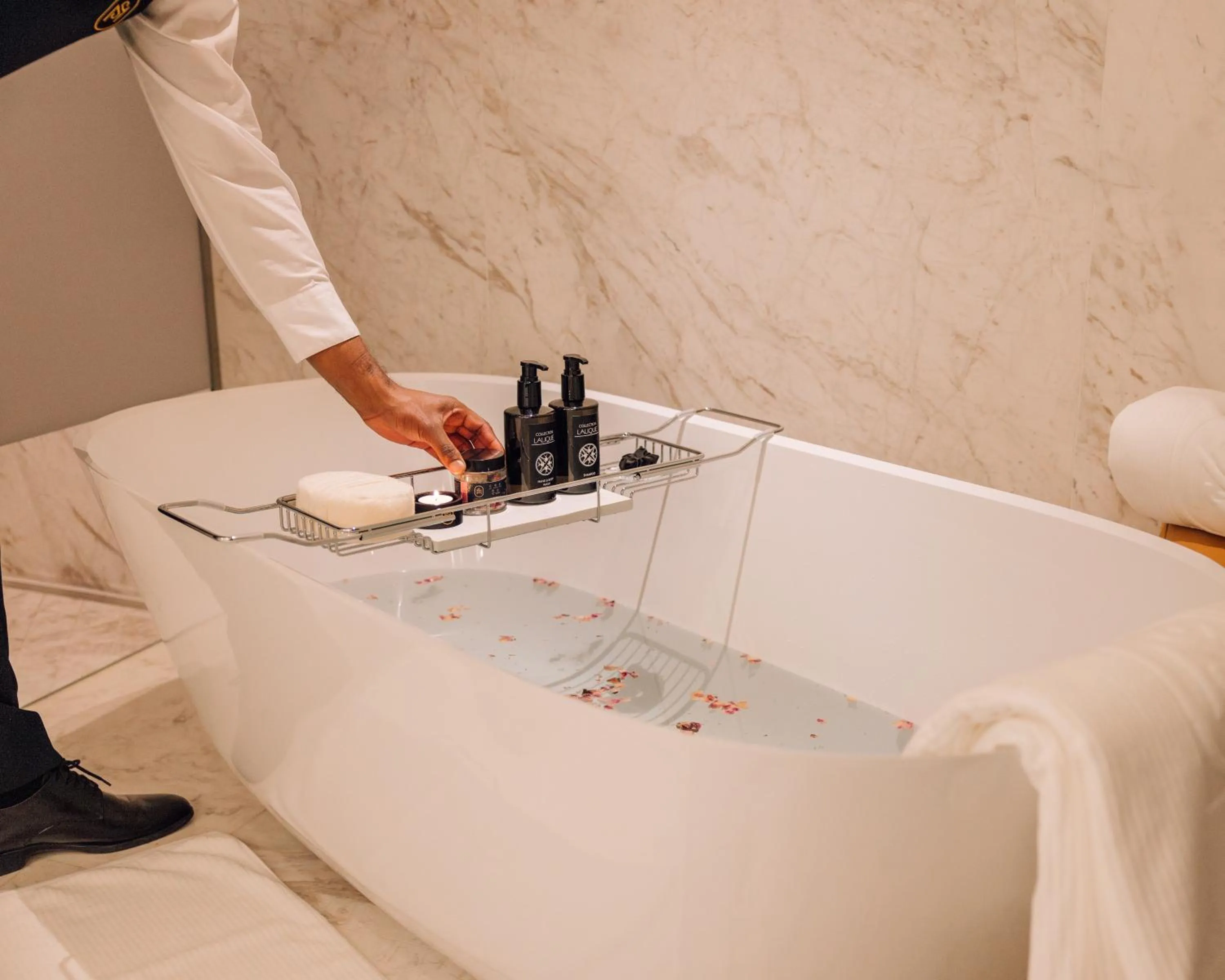 Bath in MYTHIC SANA Downtown Suites