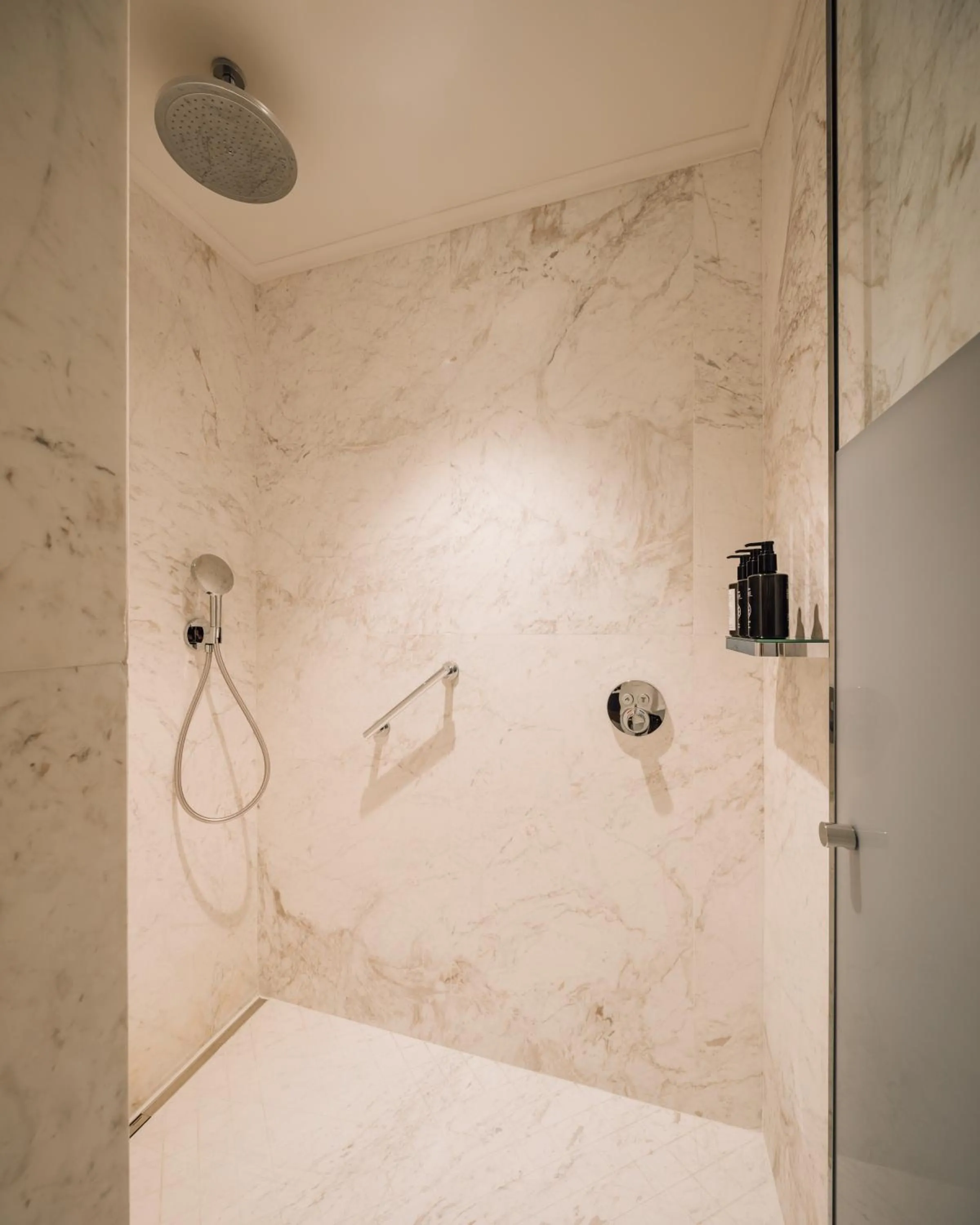 Shower in MYTHIC SANA Downtown Suites