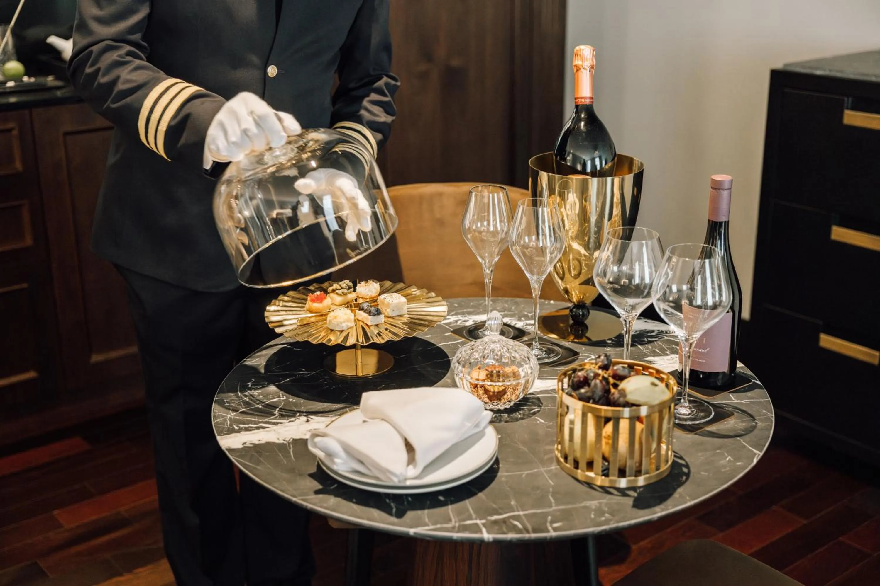 Food and drinks in MYTHIC SANA Downtown Suites