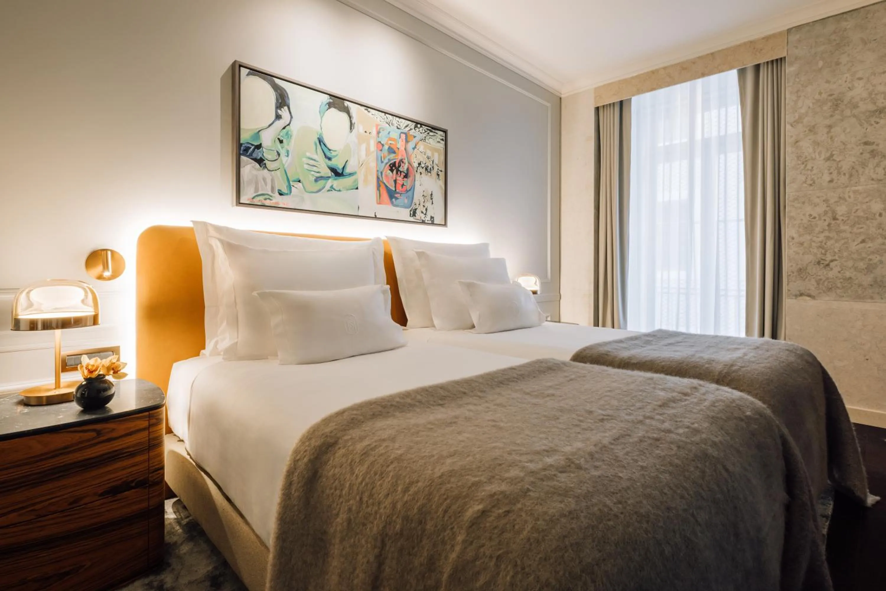 Bed in MYTHIC SANA Downtown Suites