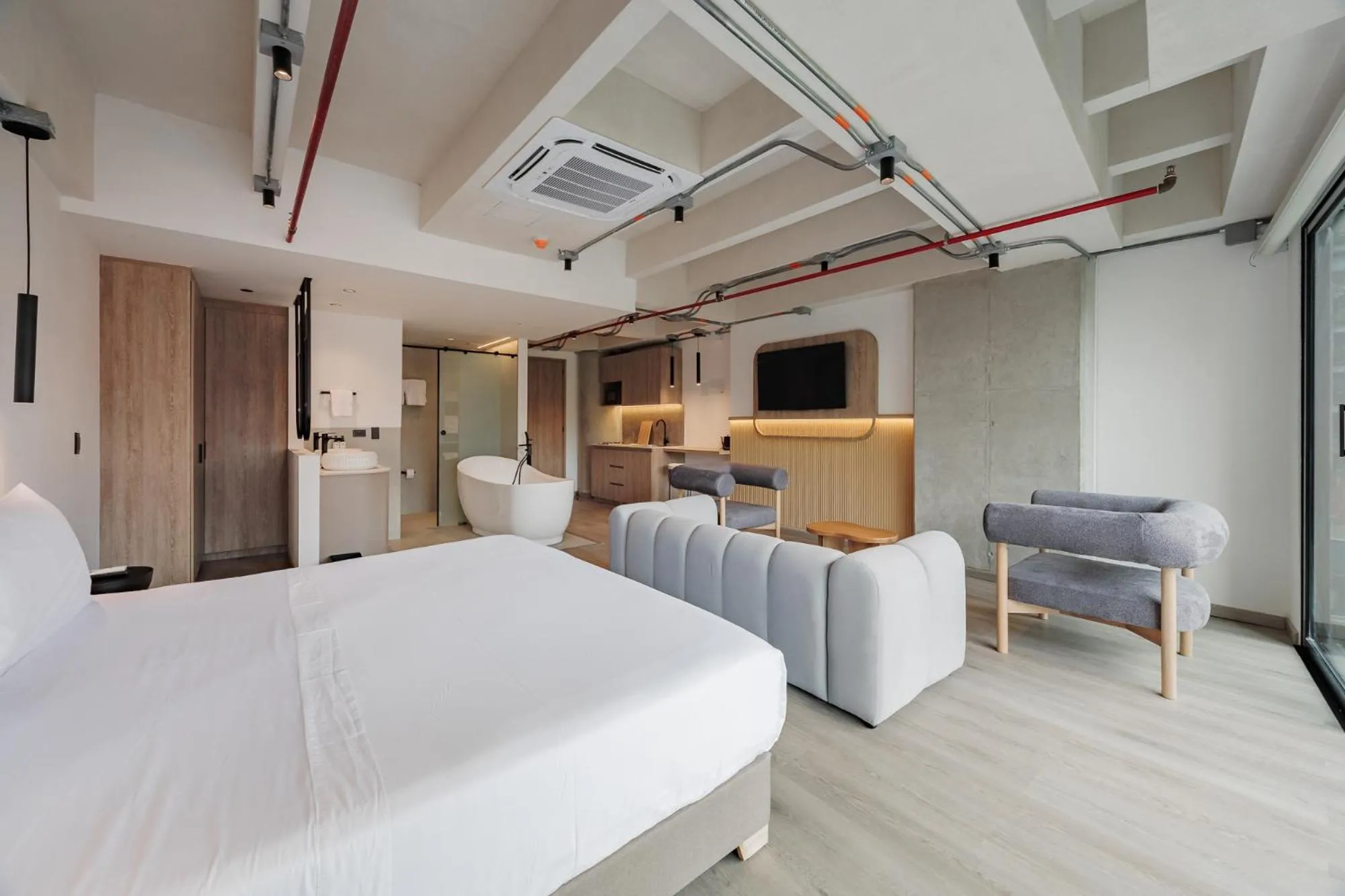 Deluxe King Suite in Lomm By Somos The Group