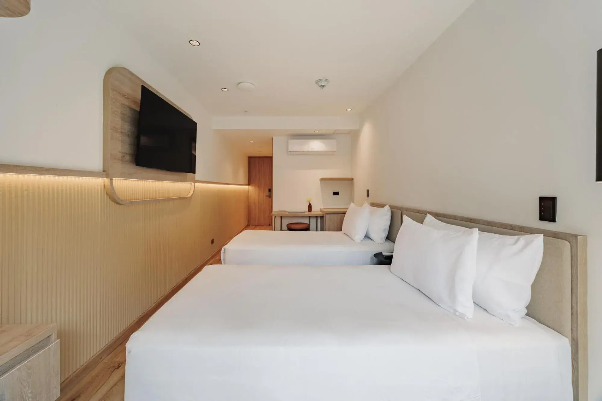 Standard Twin Room in Lomm By Somos The Group Standard Twin Room in Lomm By Somos The Group
