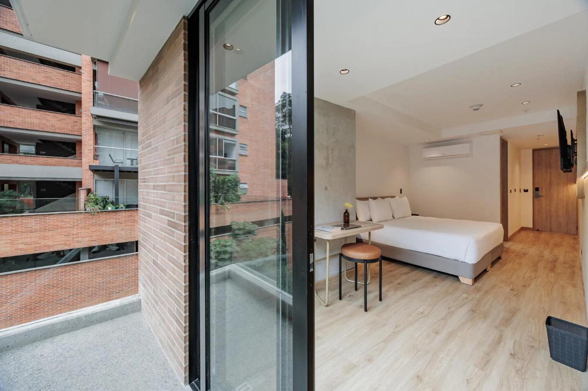 Queen Room with Balcony in Lomm By Somos The Group
