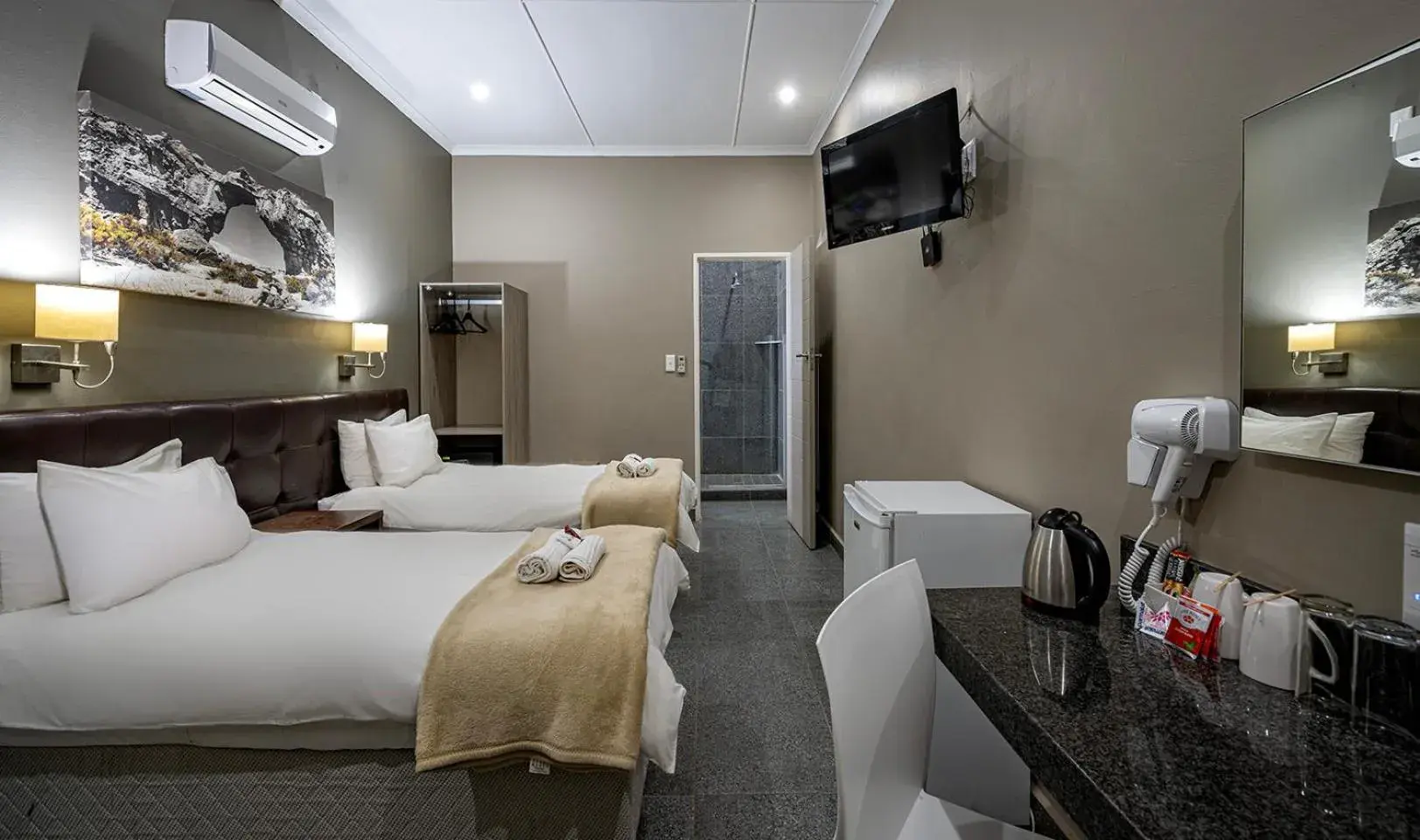 Double Room with Private Bathroom in Calvinia Hotel Double Room with Private Bathroom in Calvinia Hotel