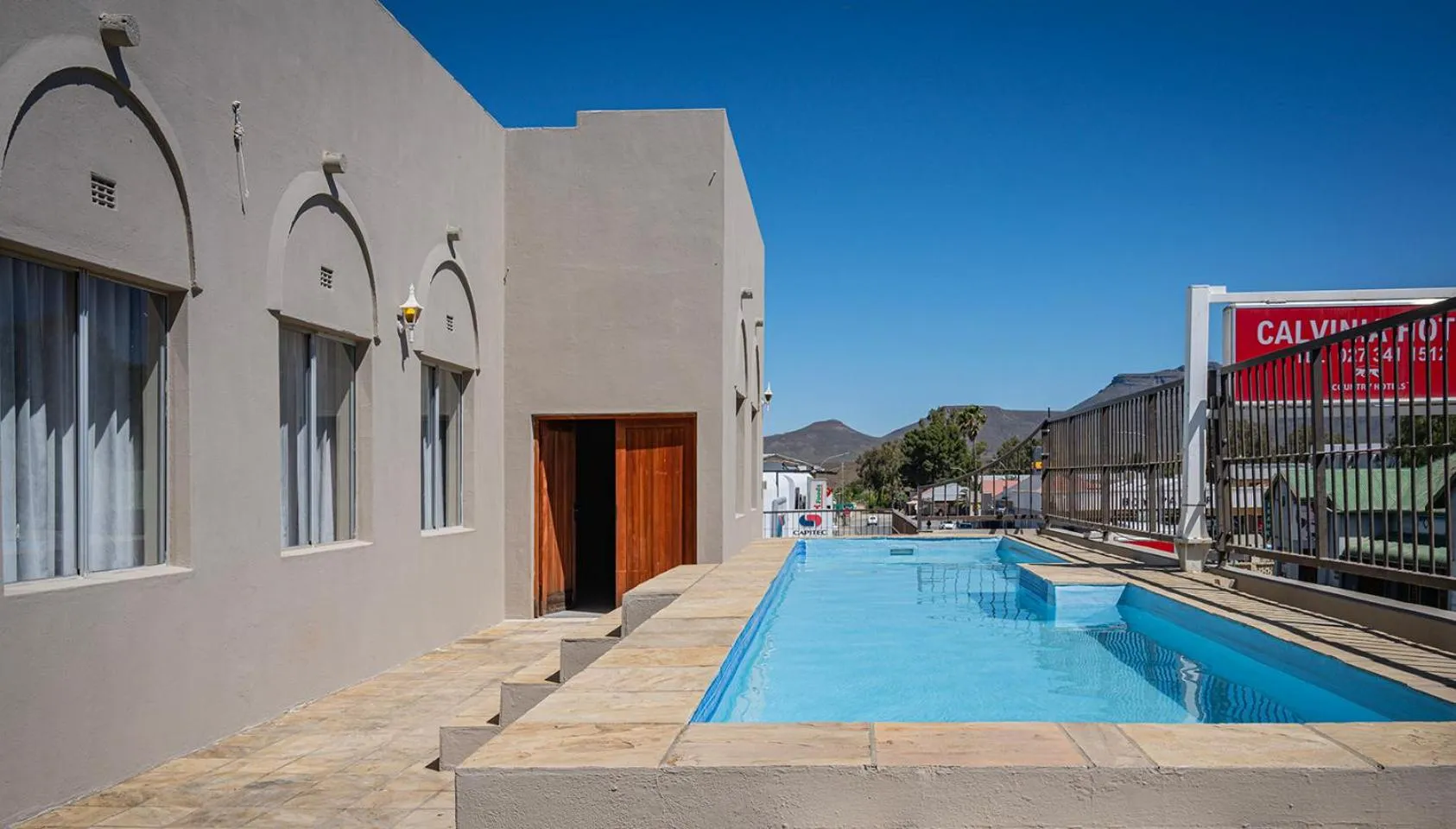 Swimming pool in Calvinia Hotel