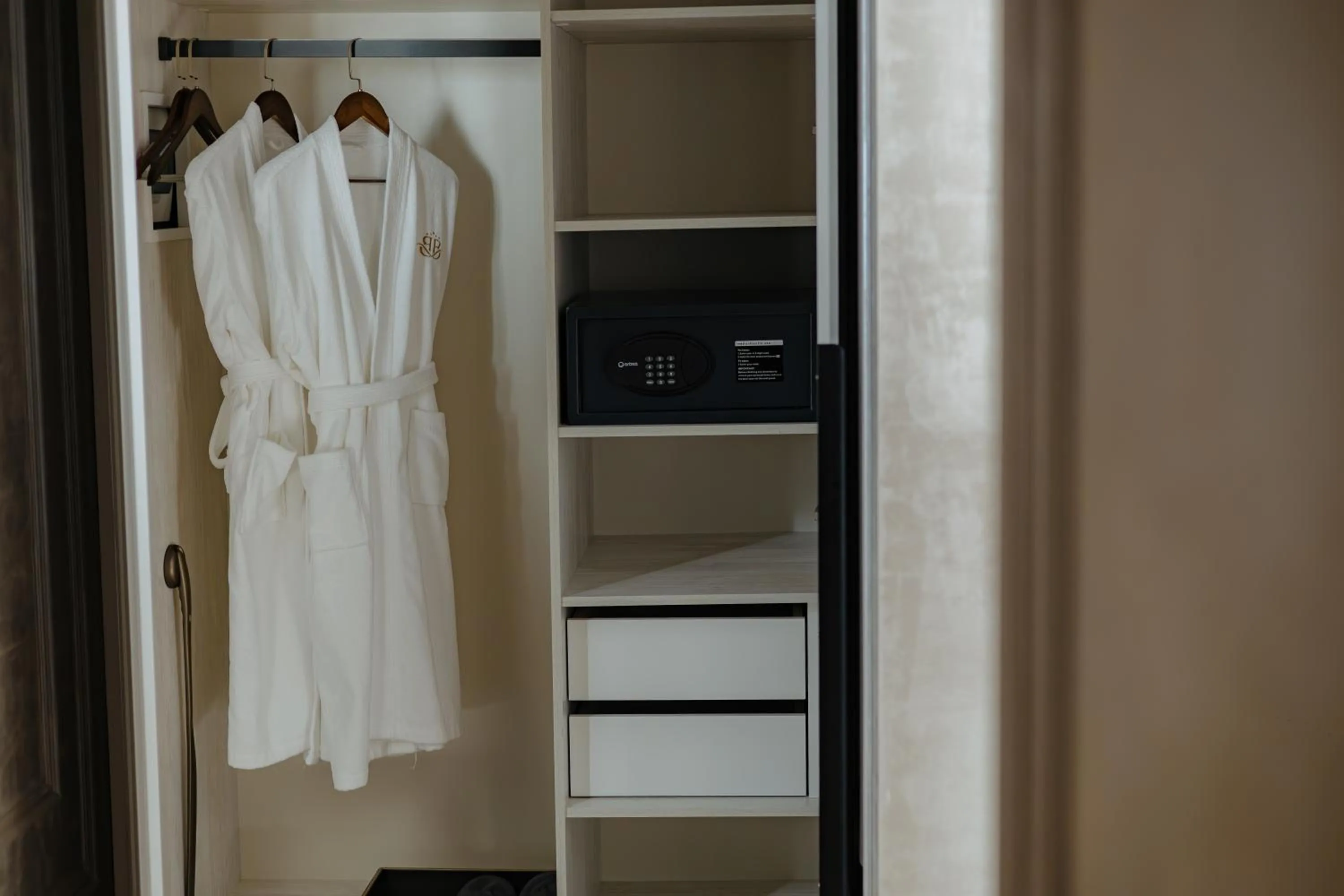 wardrobe in Beibarys Hotel