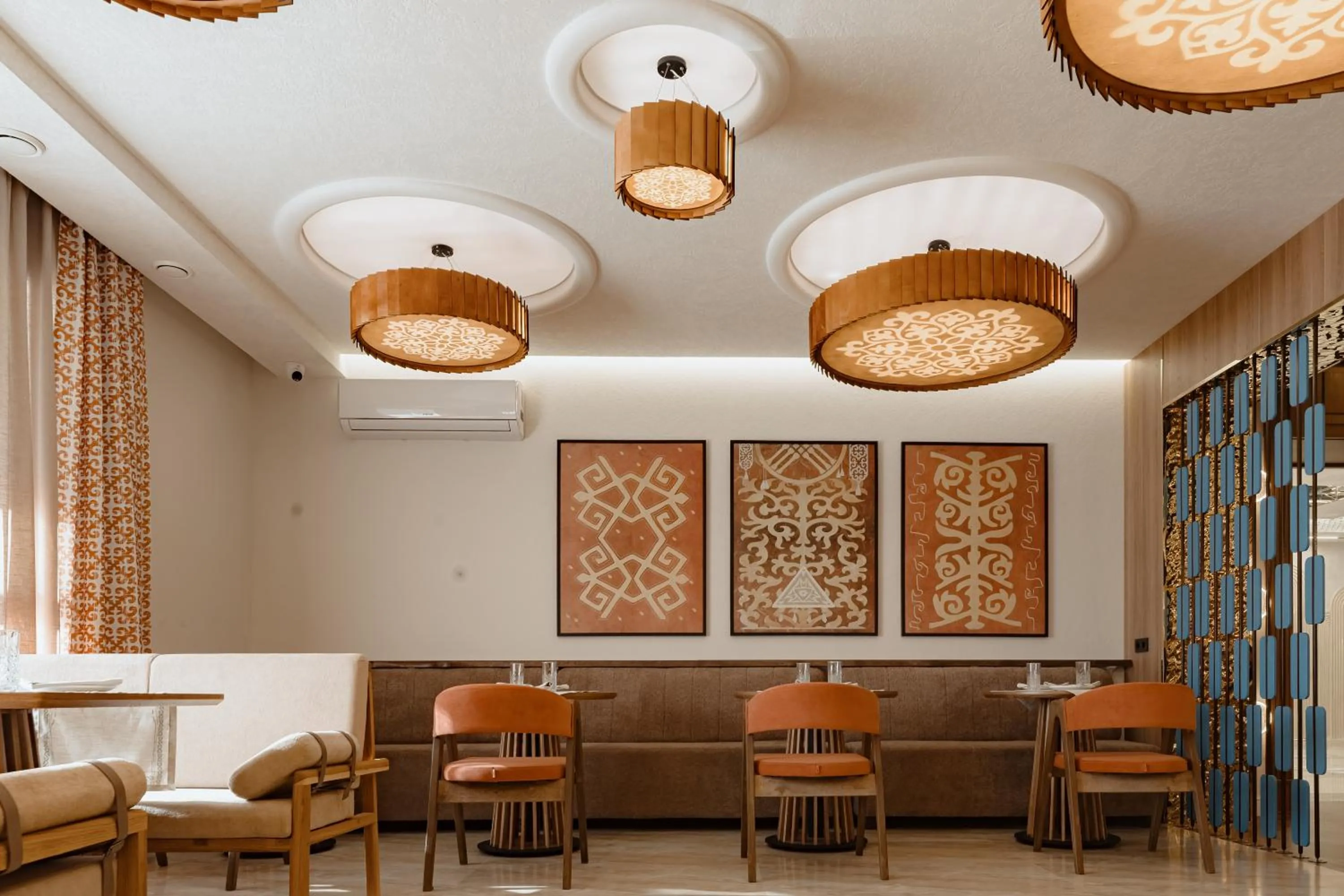 Restaurant/places to eat in Beibarys Hotel