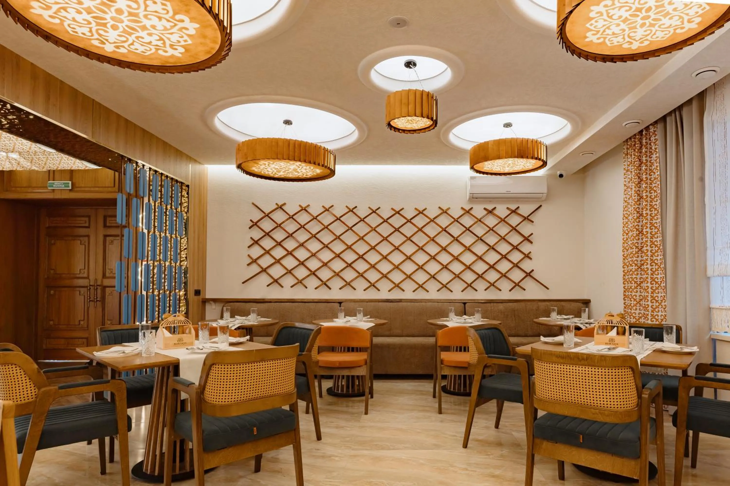 Restaurant/places to eat in Beibarys Hotel