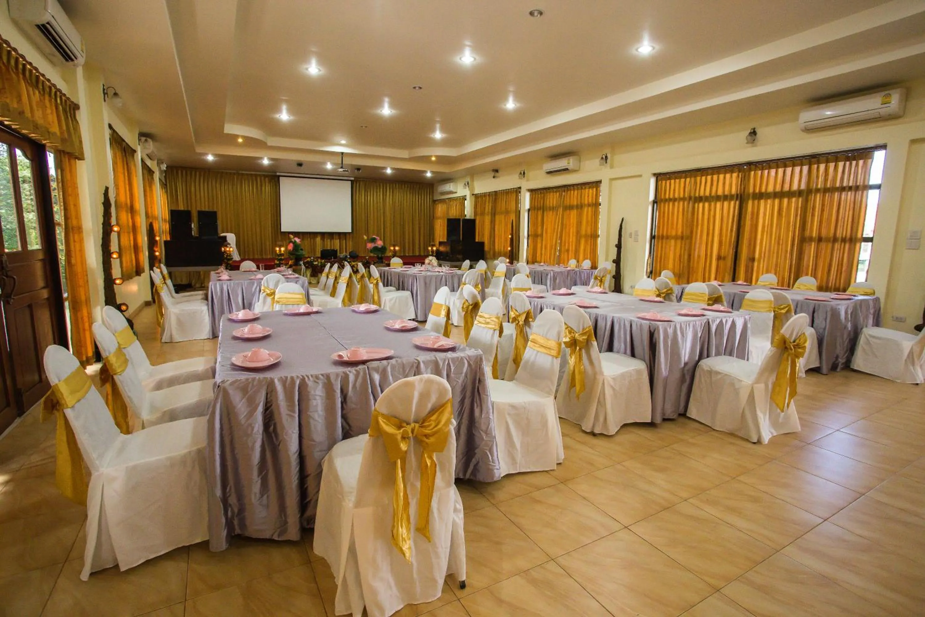 Staff in Suan Luang Garden View