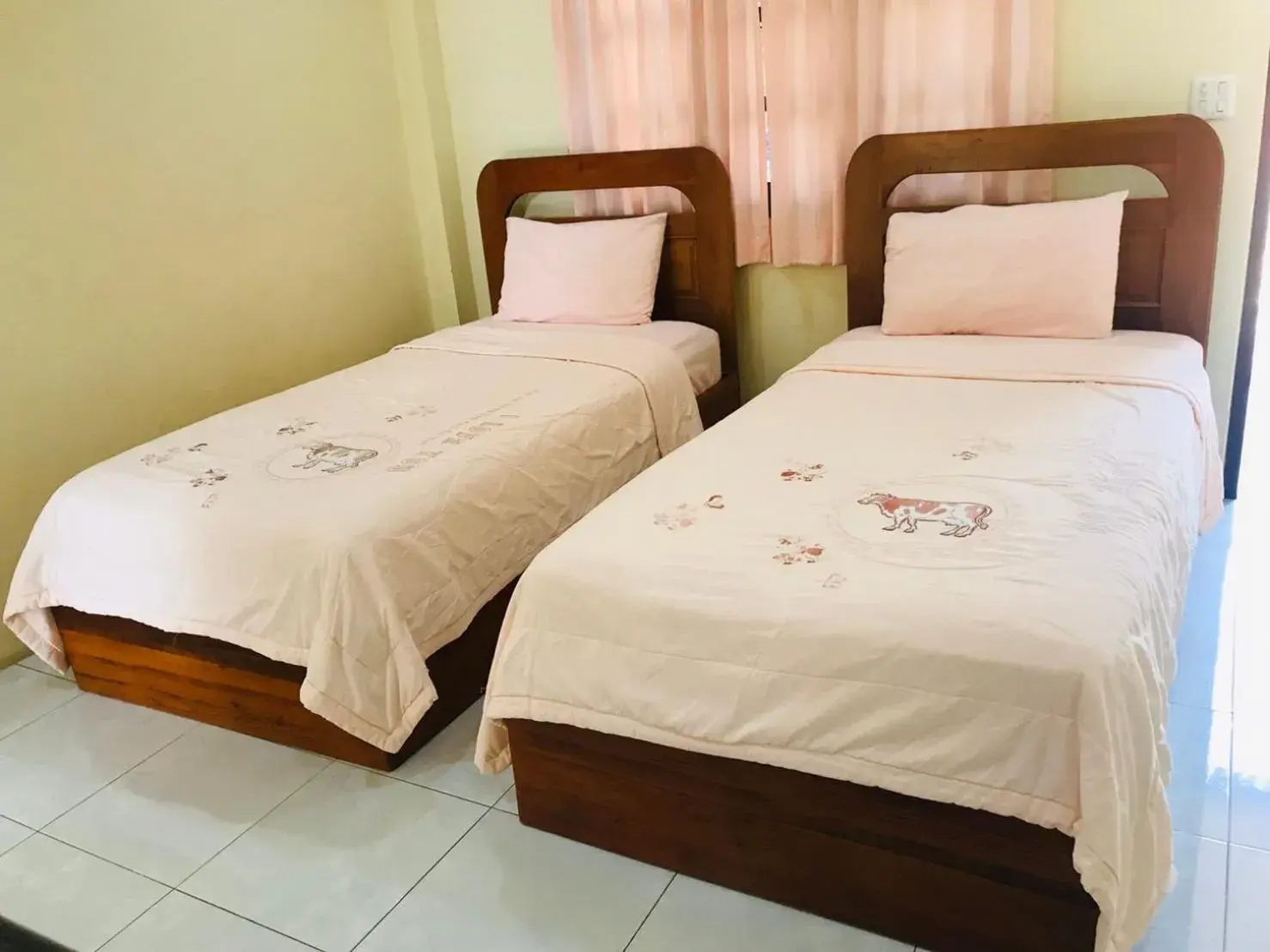 Bed in Suan Luang Garden View Bed in Suan Luang Garden View