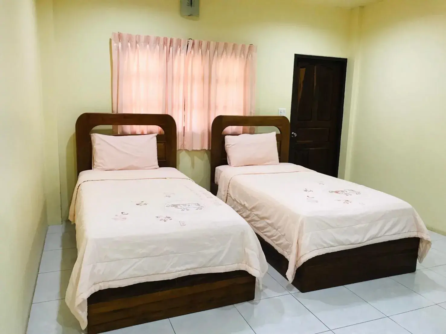 Bed in Suan Luang Garden View Bed in Suan Luang Garden View