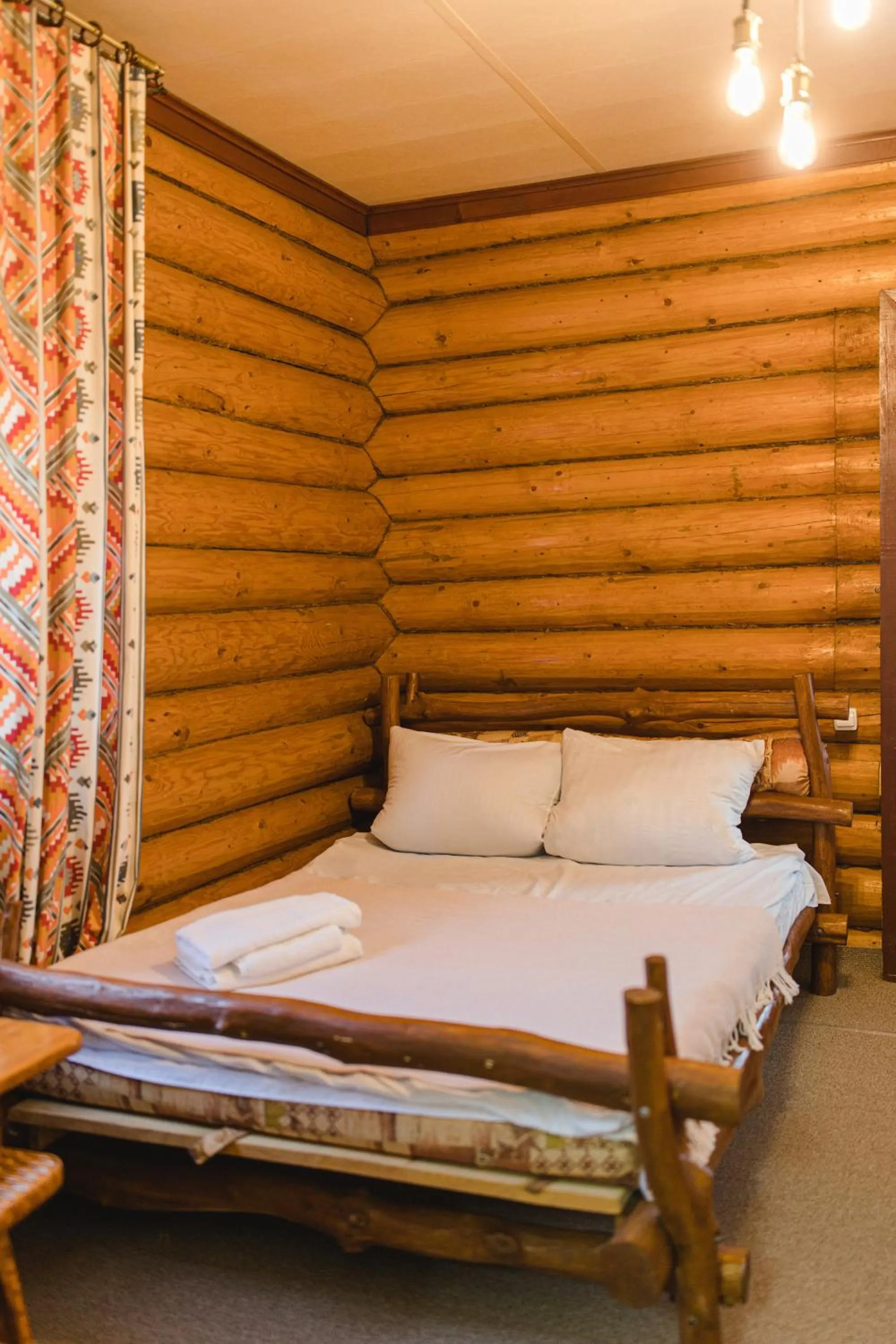 Bed in Kolyba Opryshkiv