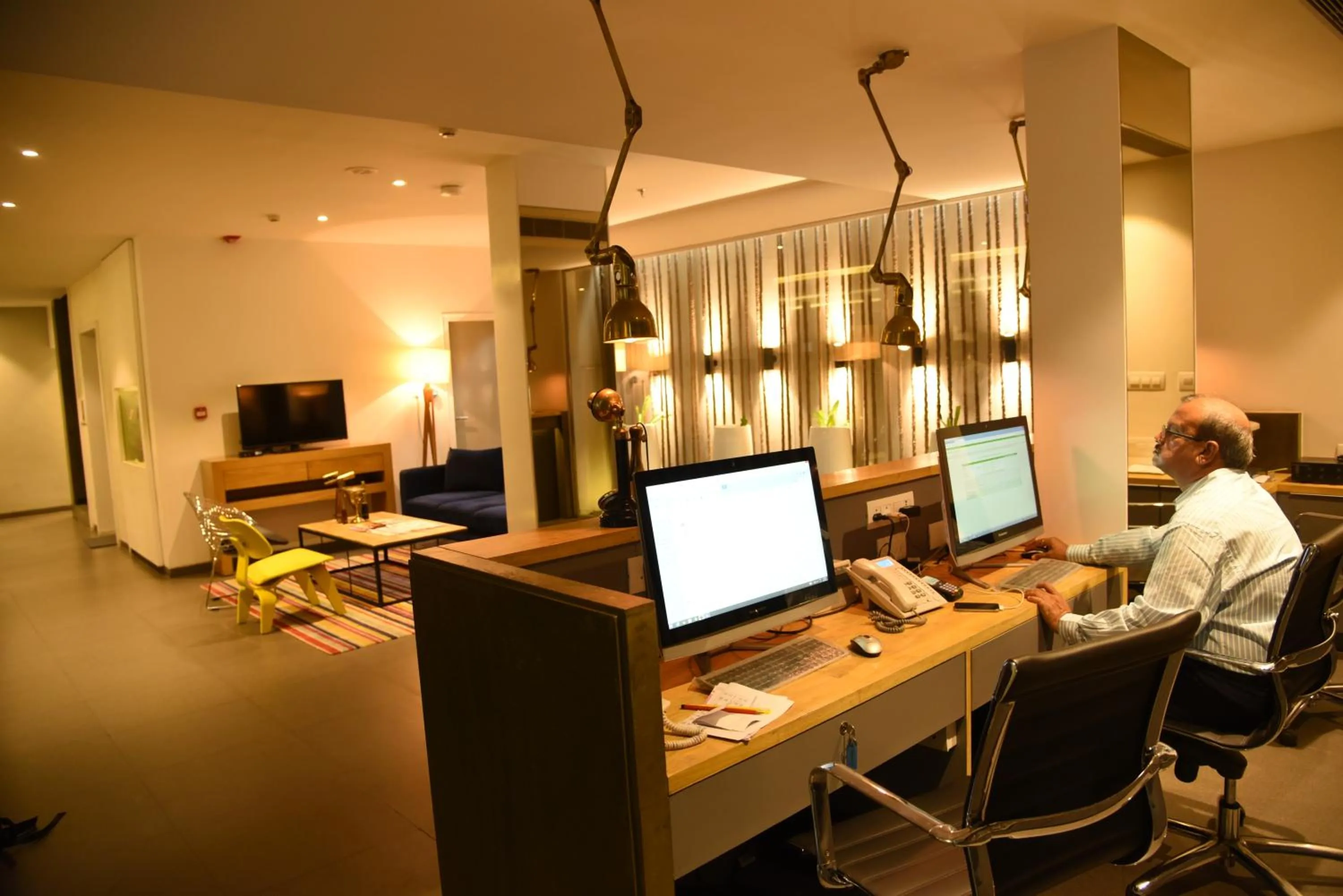 Communal lounge/ TV room in The Port Hotel