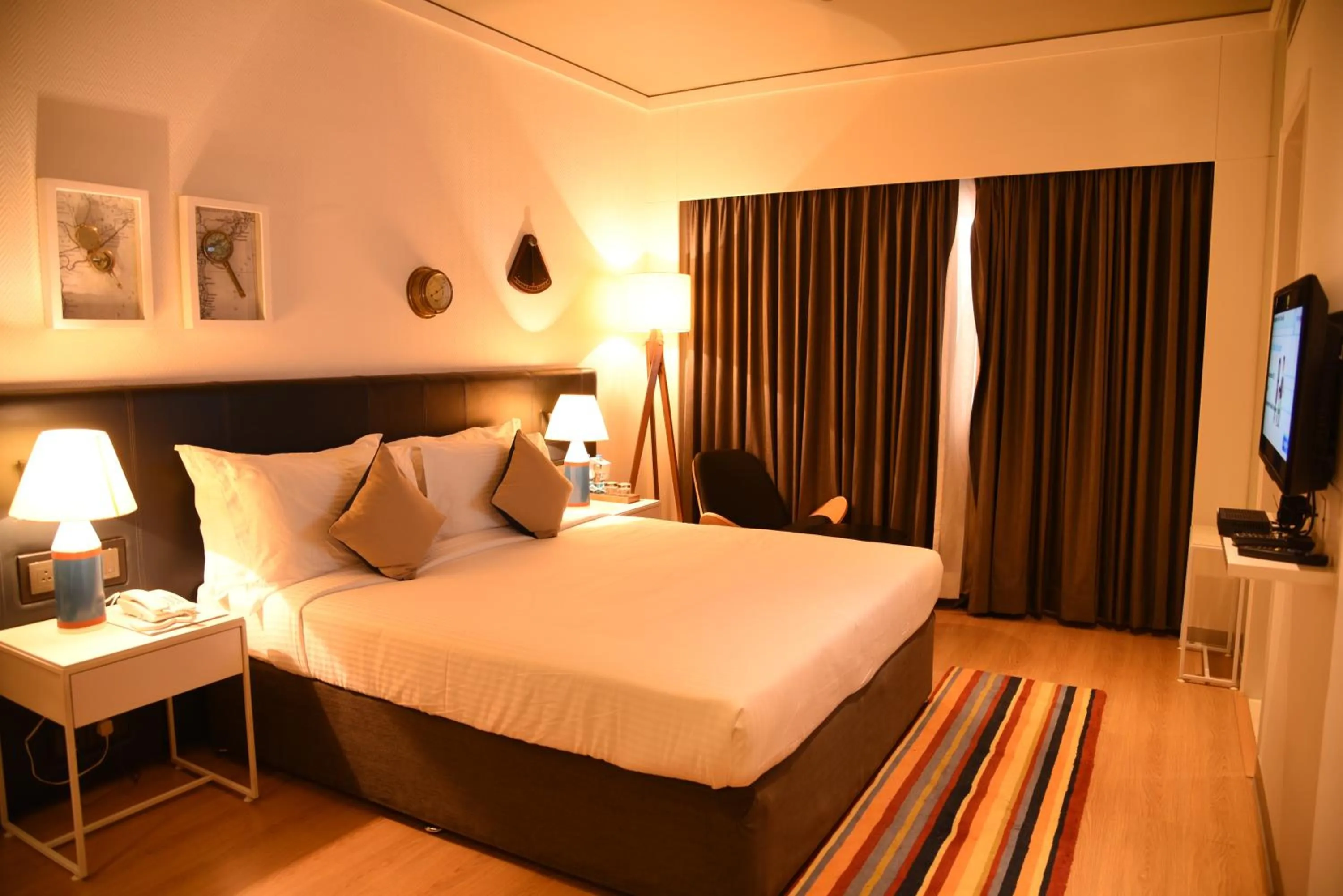 Bedroom, Bed in The Port Hotel