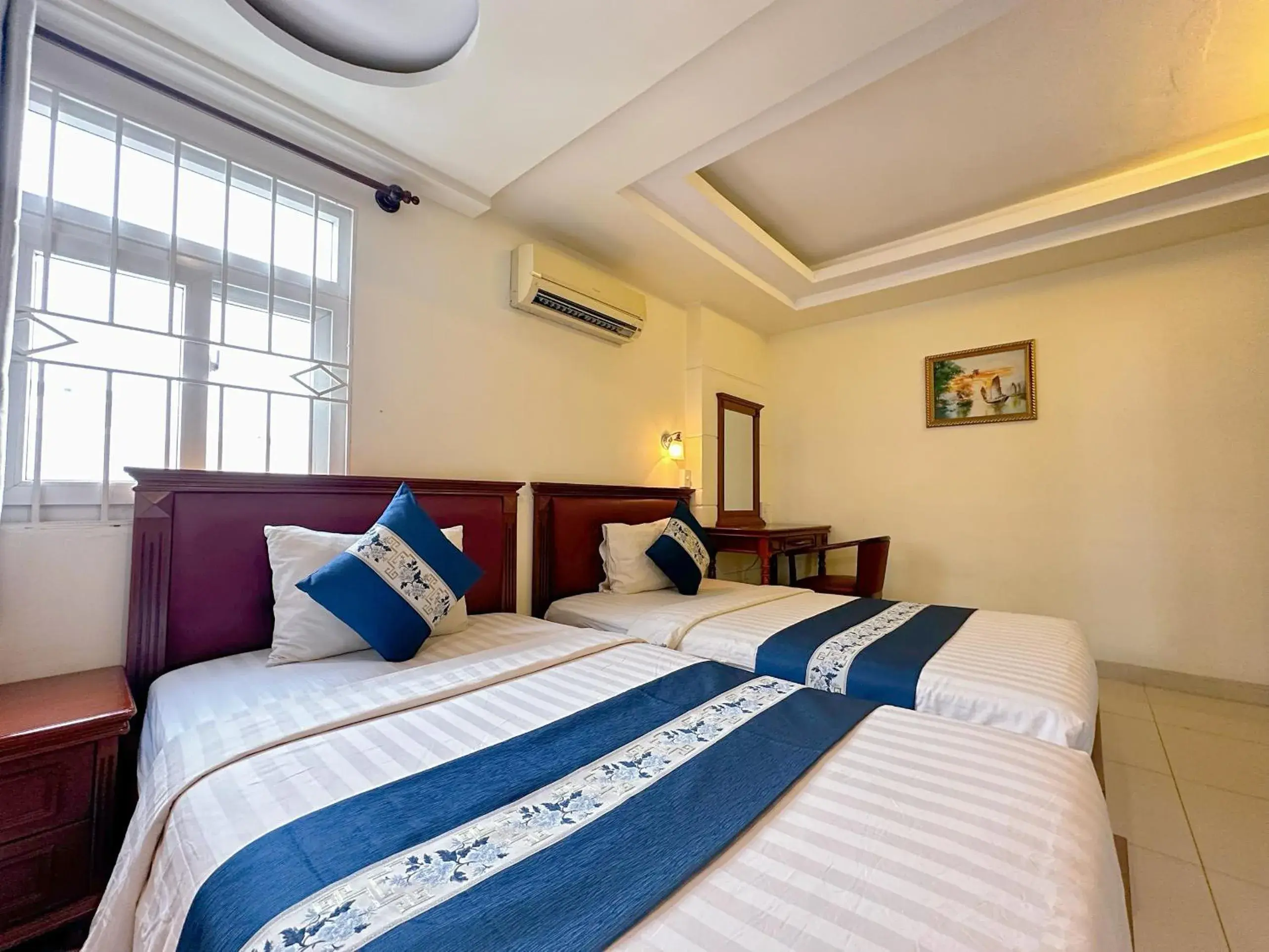 Bedroom, Bed in Kim Dung Hotel Tran Quang Khai Bedroom, Bed in Kim Dung Hotel Tran Quang Khai