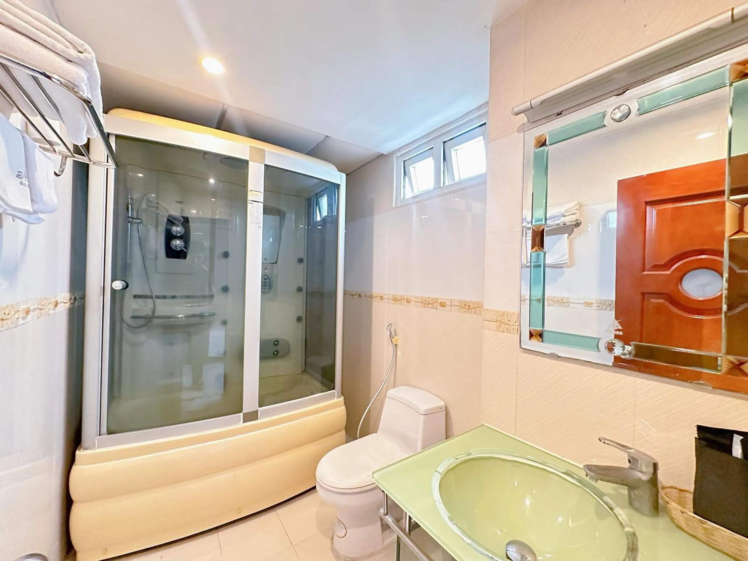 Bath in Kim Dung Hotel Tran Quang Khai