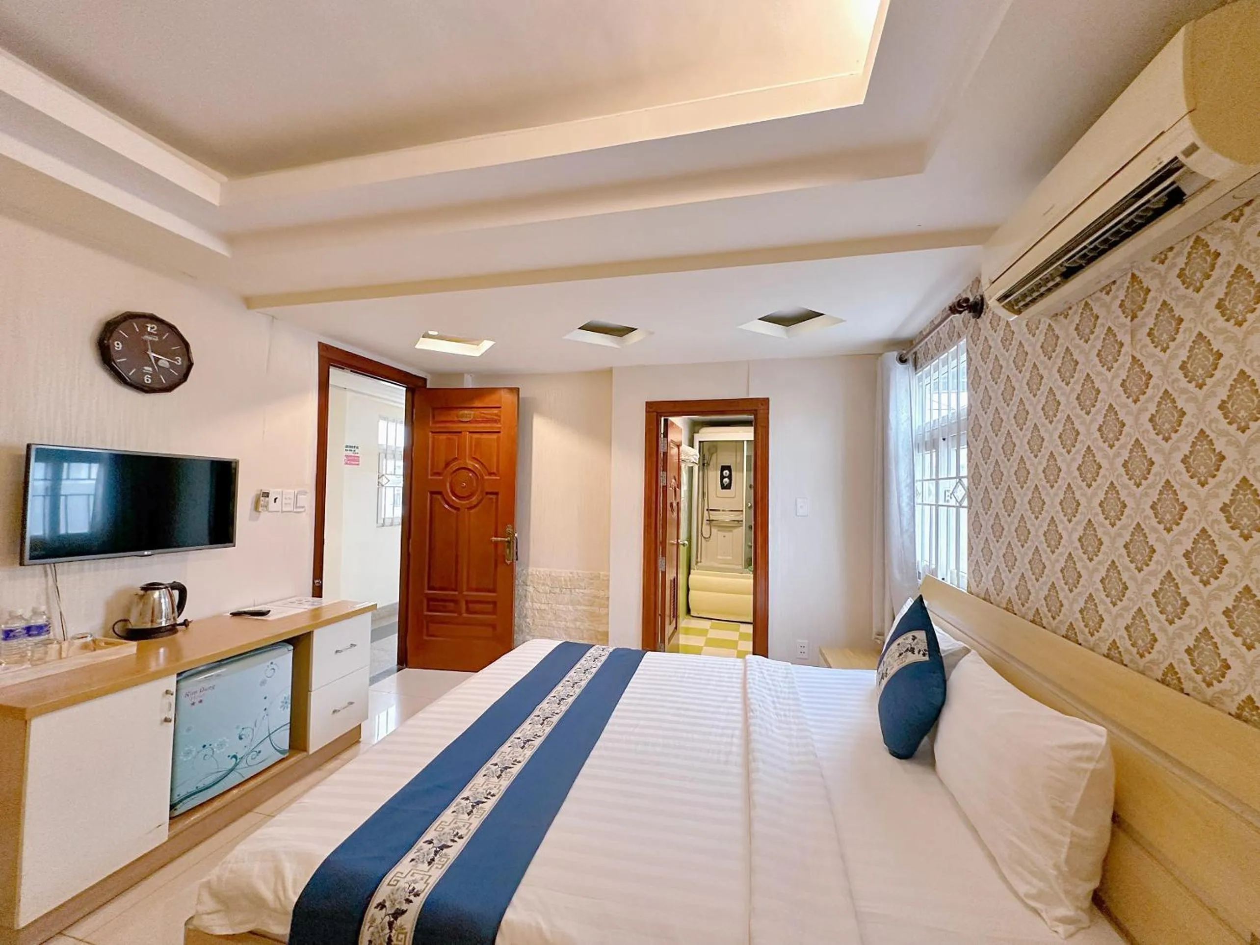 Bedroom, Bed in Kim Dung Hotel Tran Quang Khai