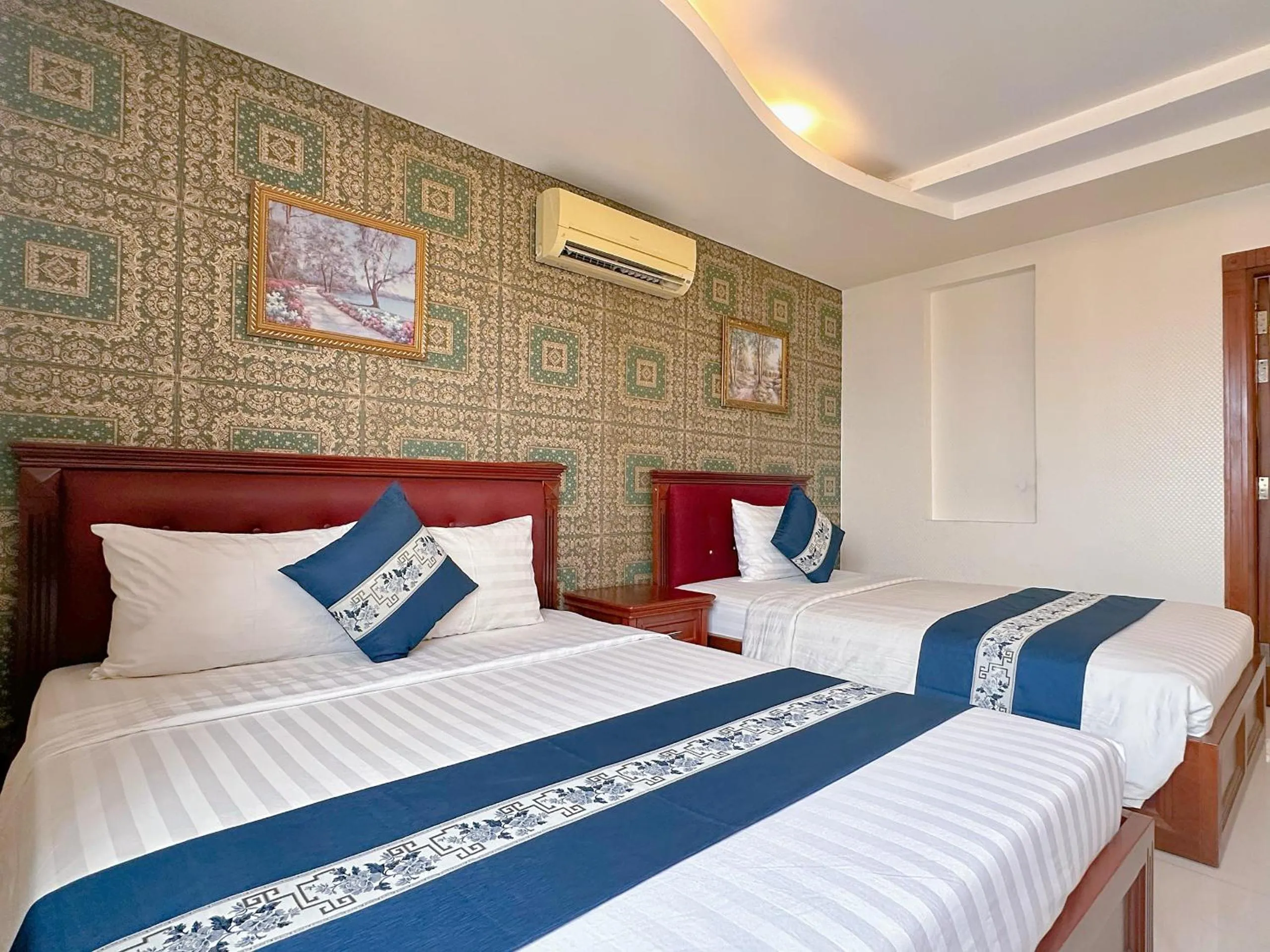 Bedroom, Bed in Kim Dung Hotel Tran Quang Khai