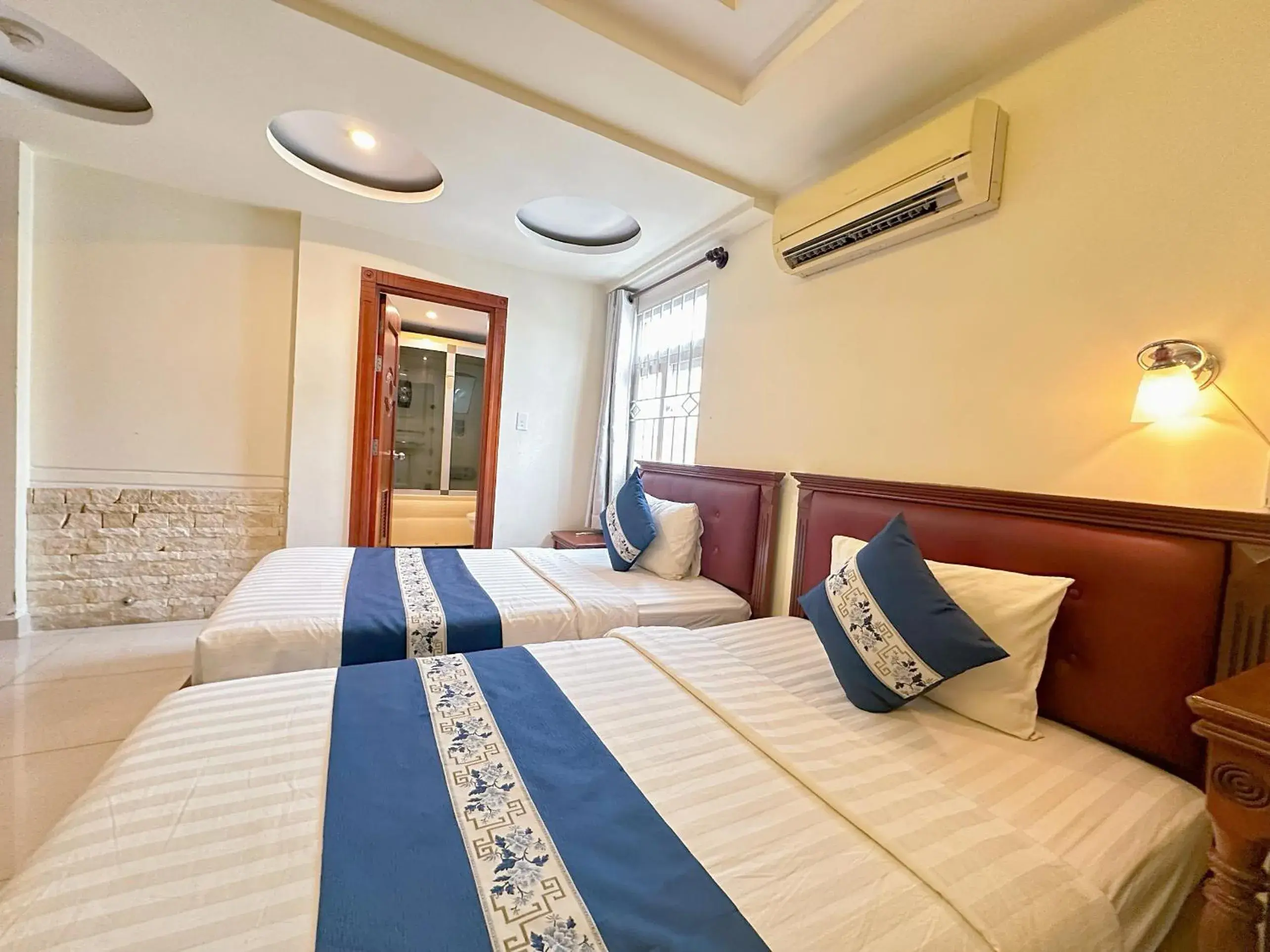 Bedroom, Bed in Kim Dung Hotel Tran Quang Khai Bedroom, Bed in Kim Dung Hotel Tran Quang Khai